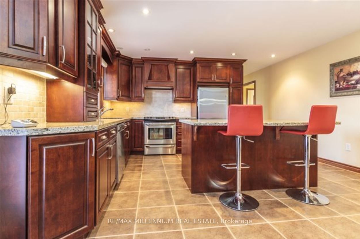 32 Michelangelo Boulevard Main Level Only Property Photo 3