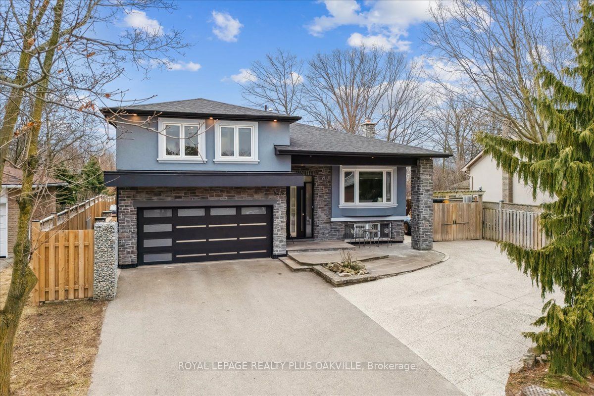 2478 Woburn Crescent Property Photo