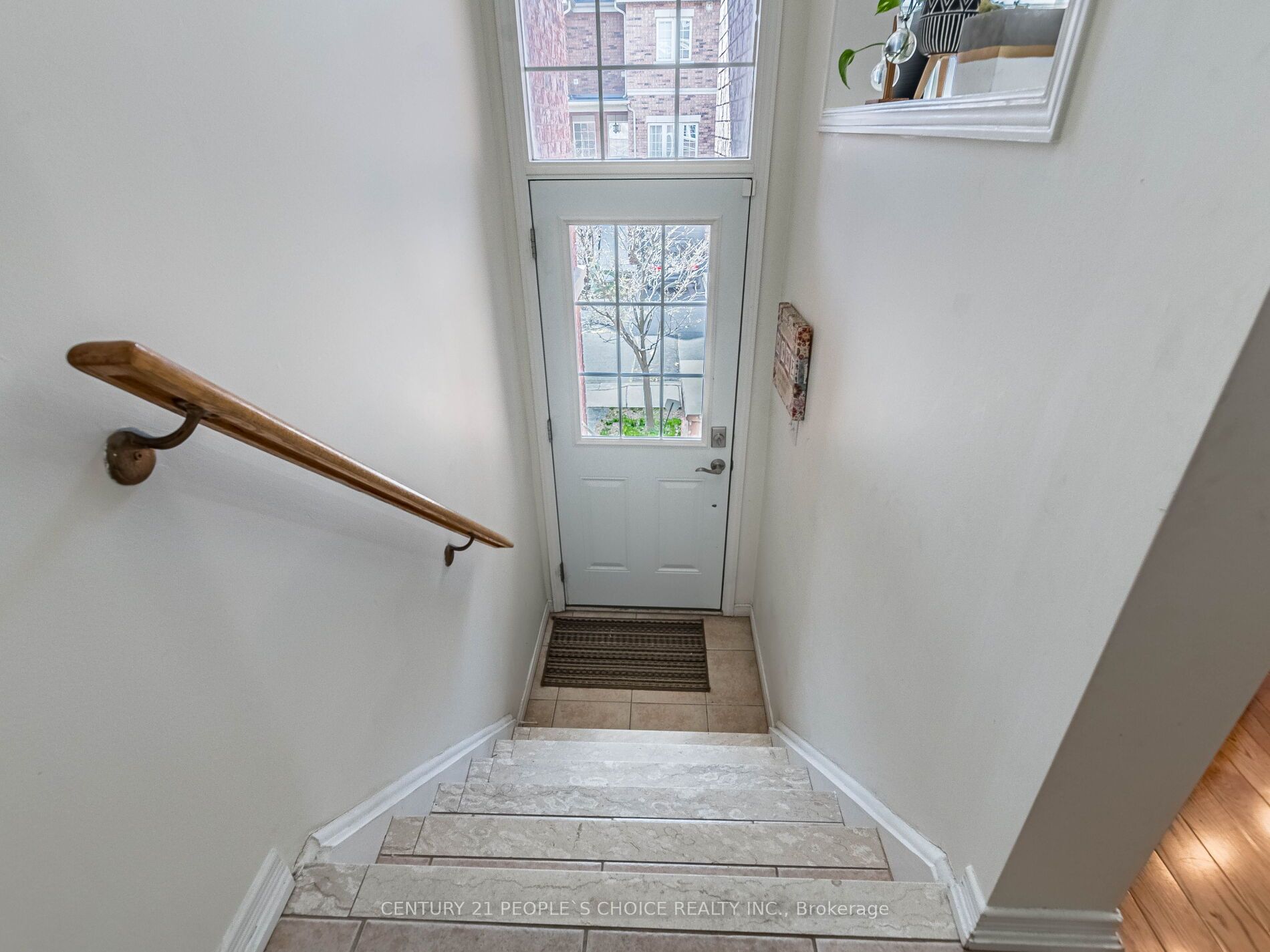 #29 - 435 Hensall Circle Property Photo 3