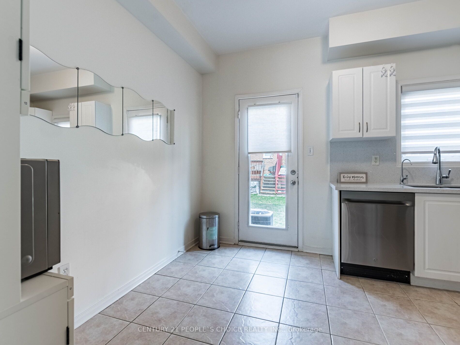 #29 - 435 Hensall Circle Property Photo 18