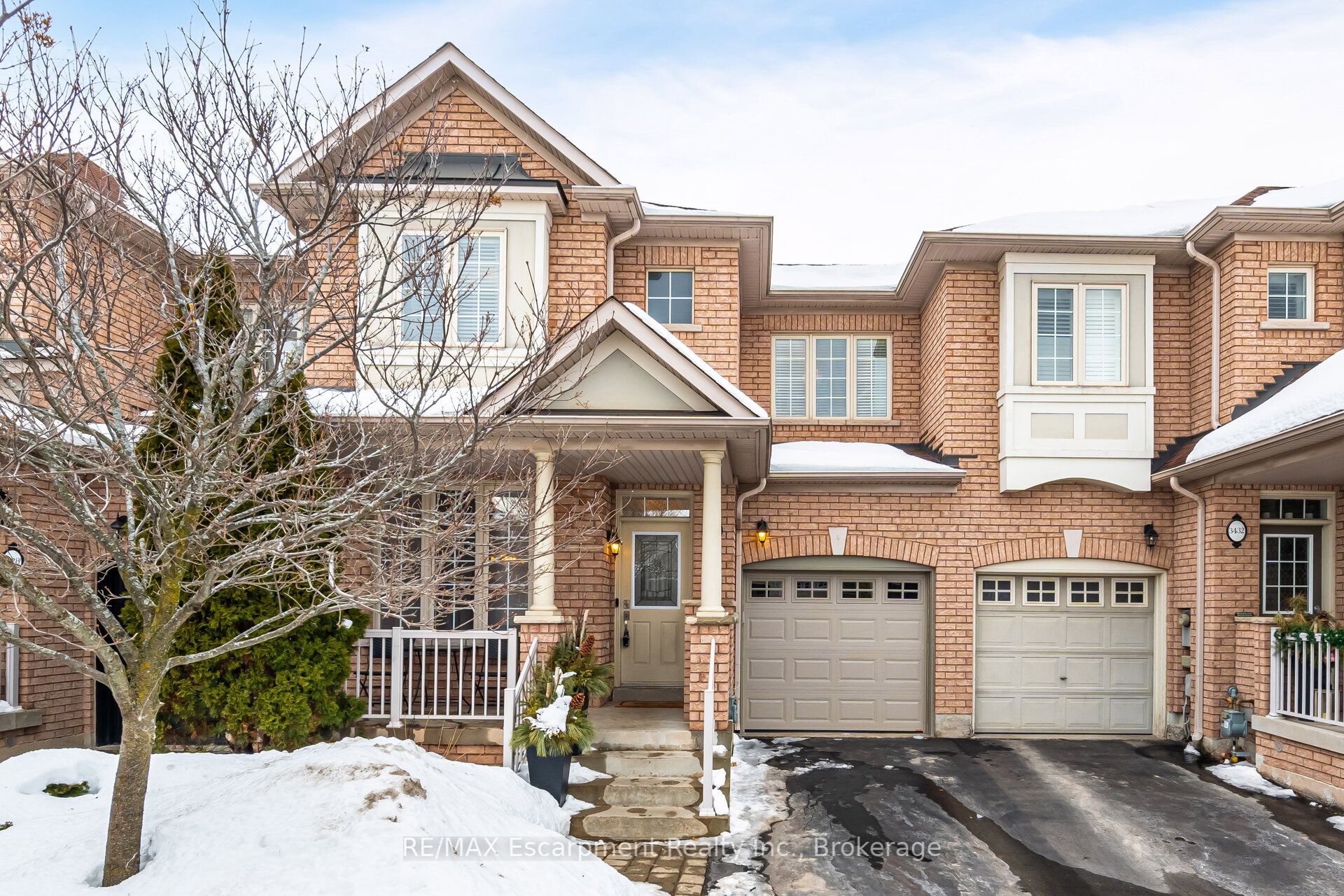 3430 Hayhurst Cres Property Photo