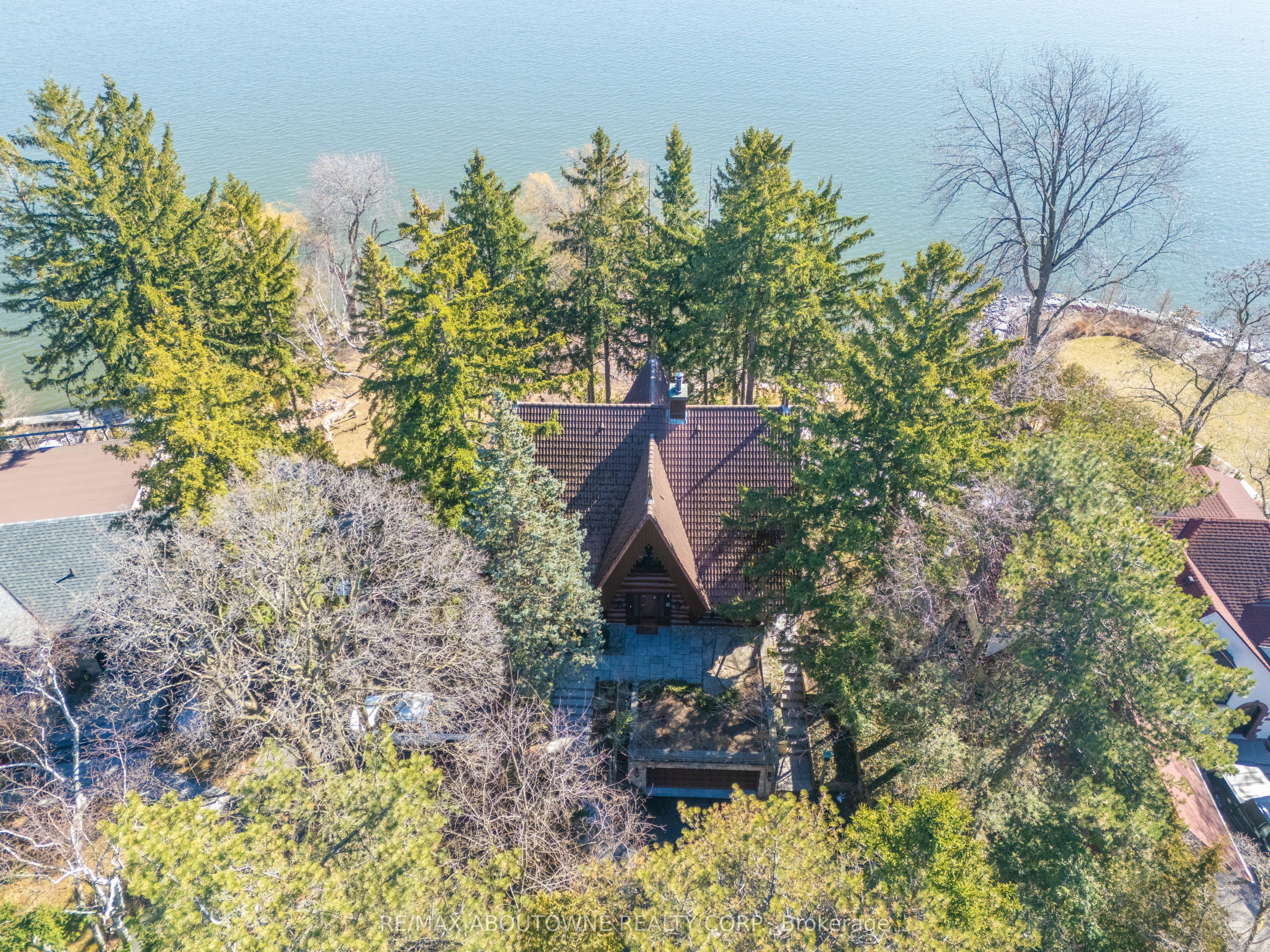 270 North Shore Boulevard E Property Photo 2