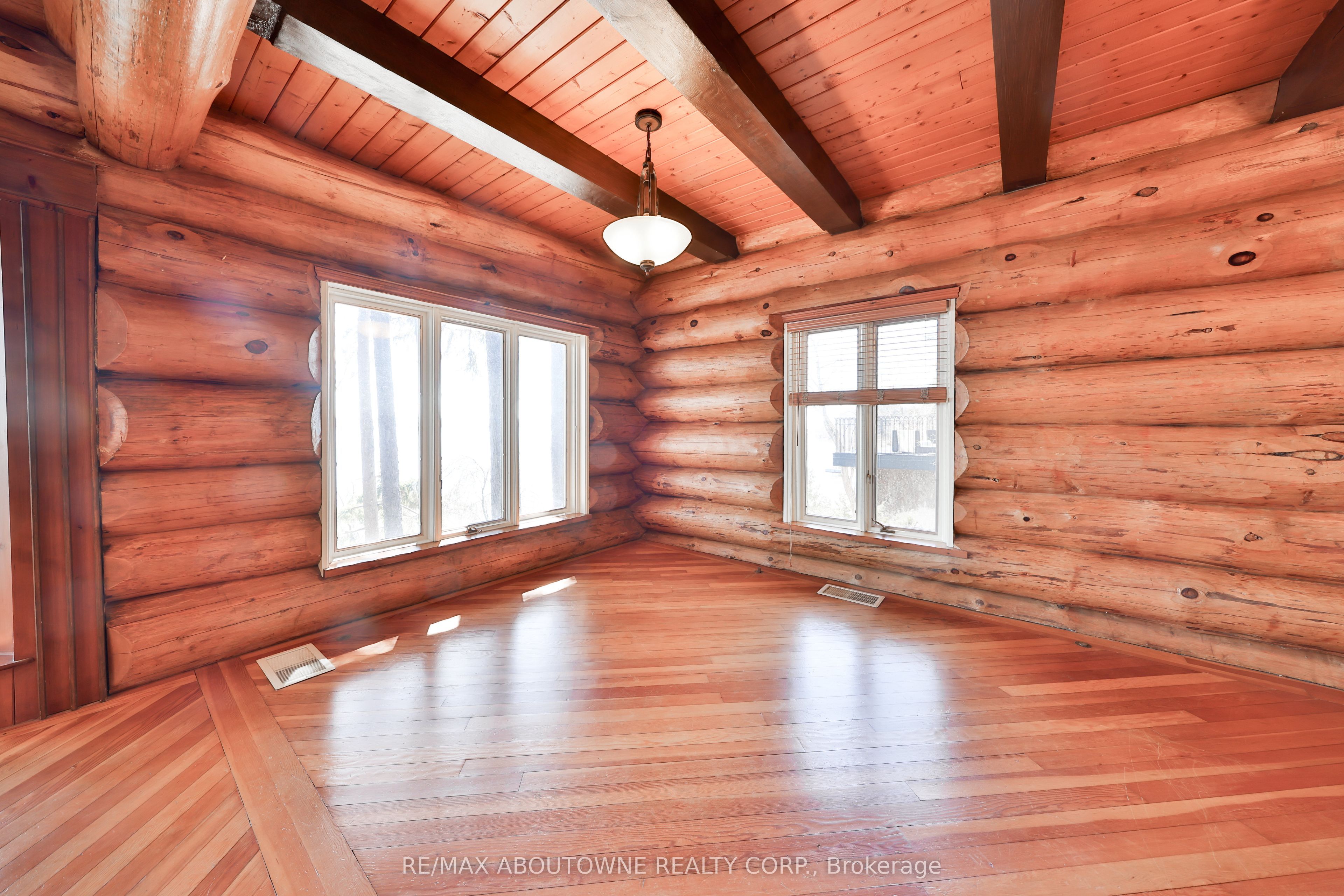 270 North Shore Boulevard E Property Photo 13