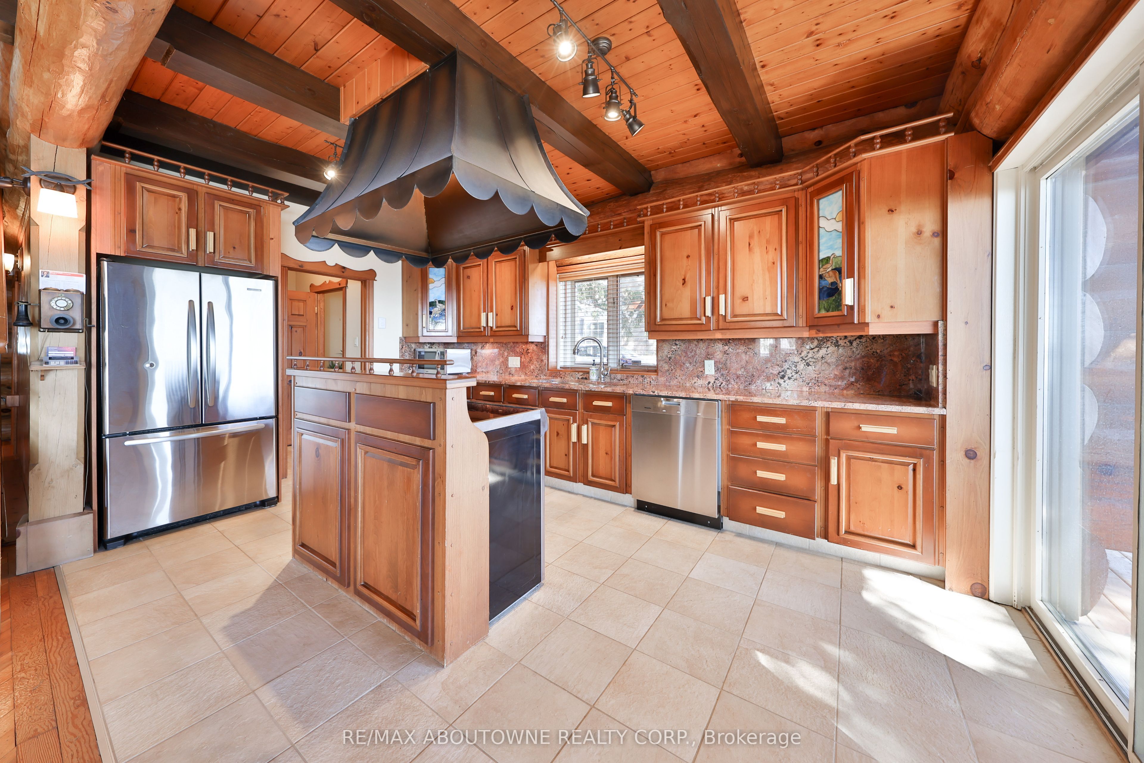 270 North Shore Boulevard E Property Photo 15