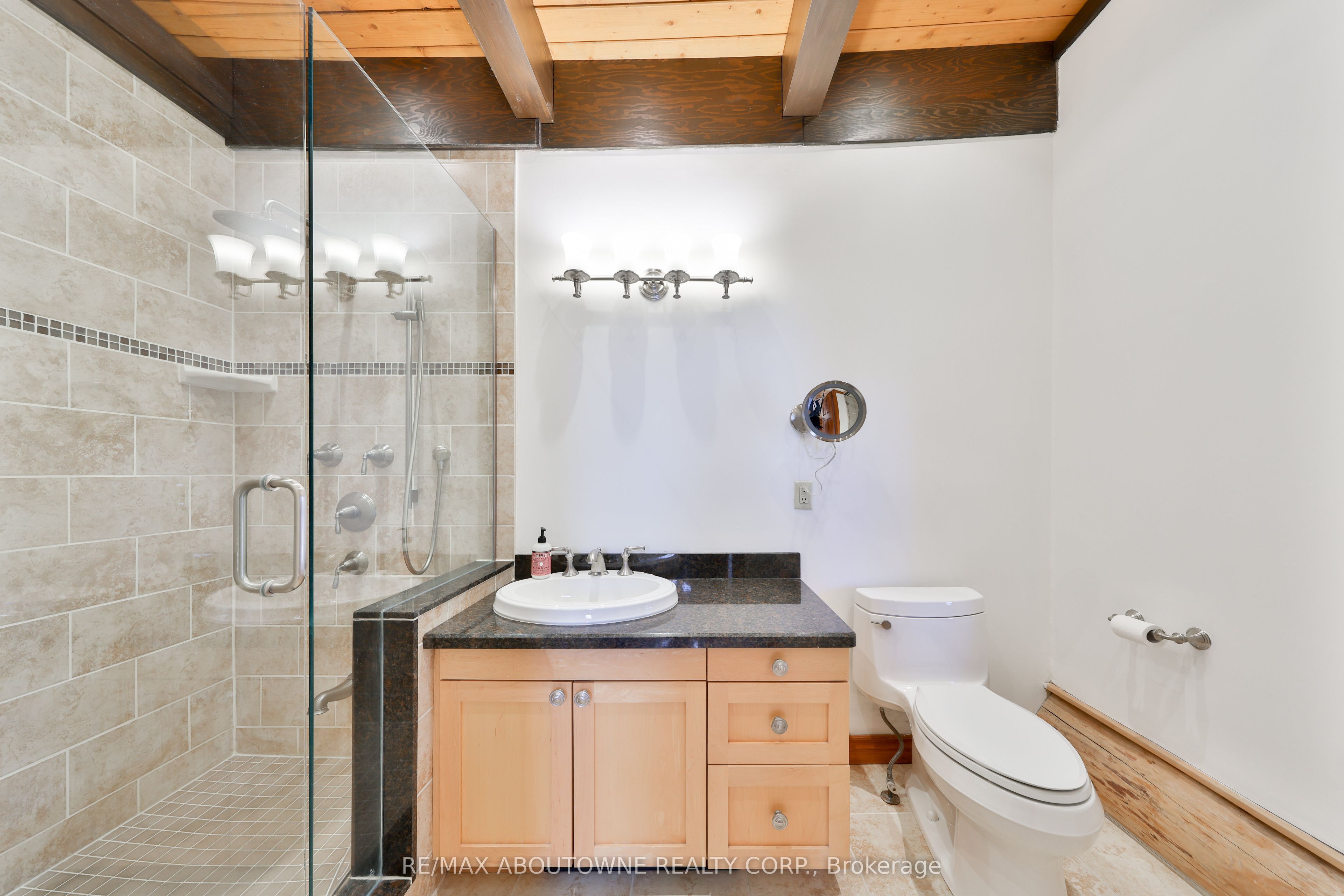 270 North Shore Boulevard E Property Photo 28