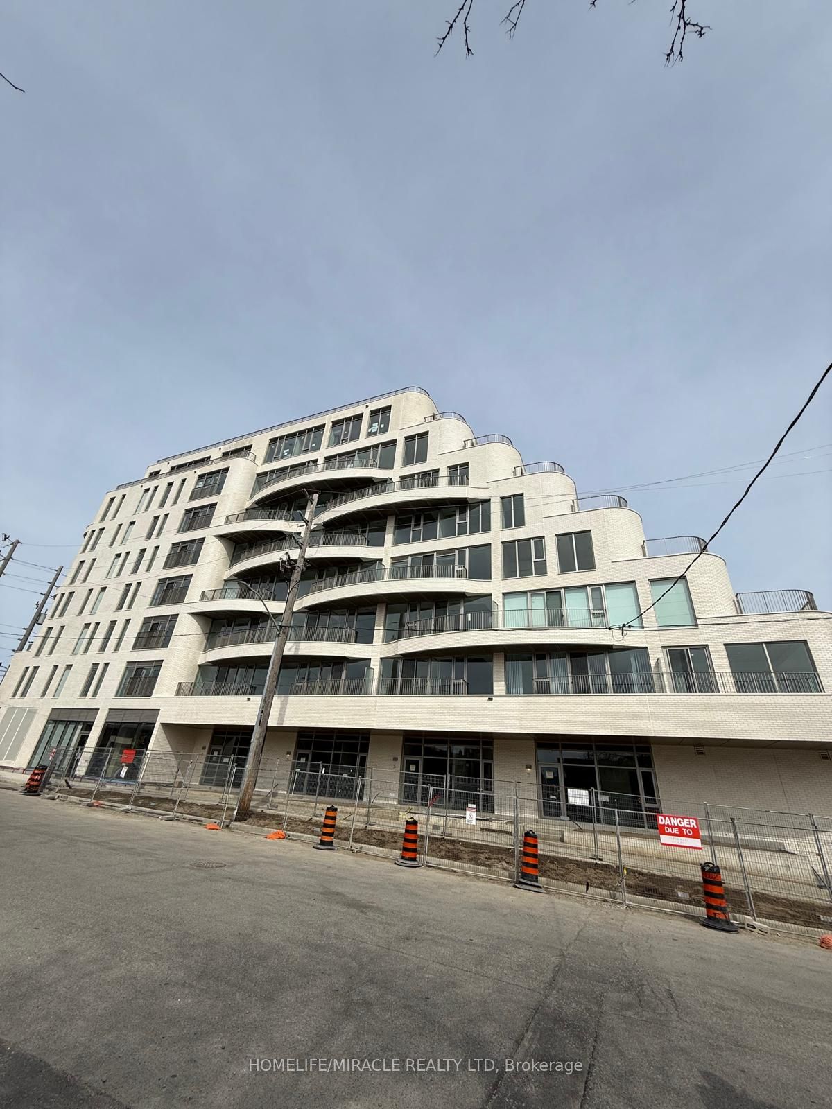 689 The Queensway Property Photo