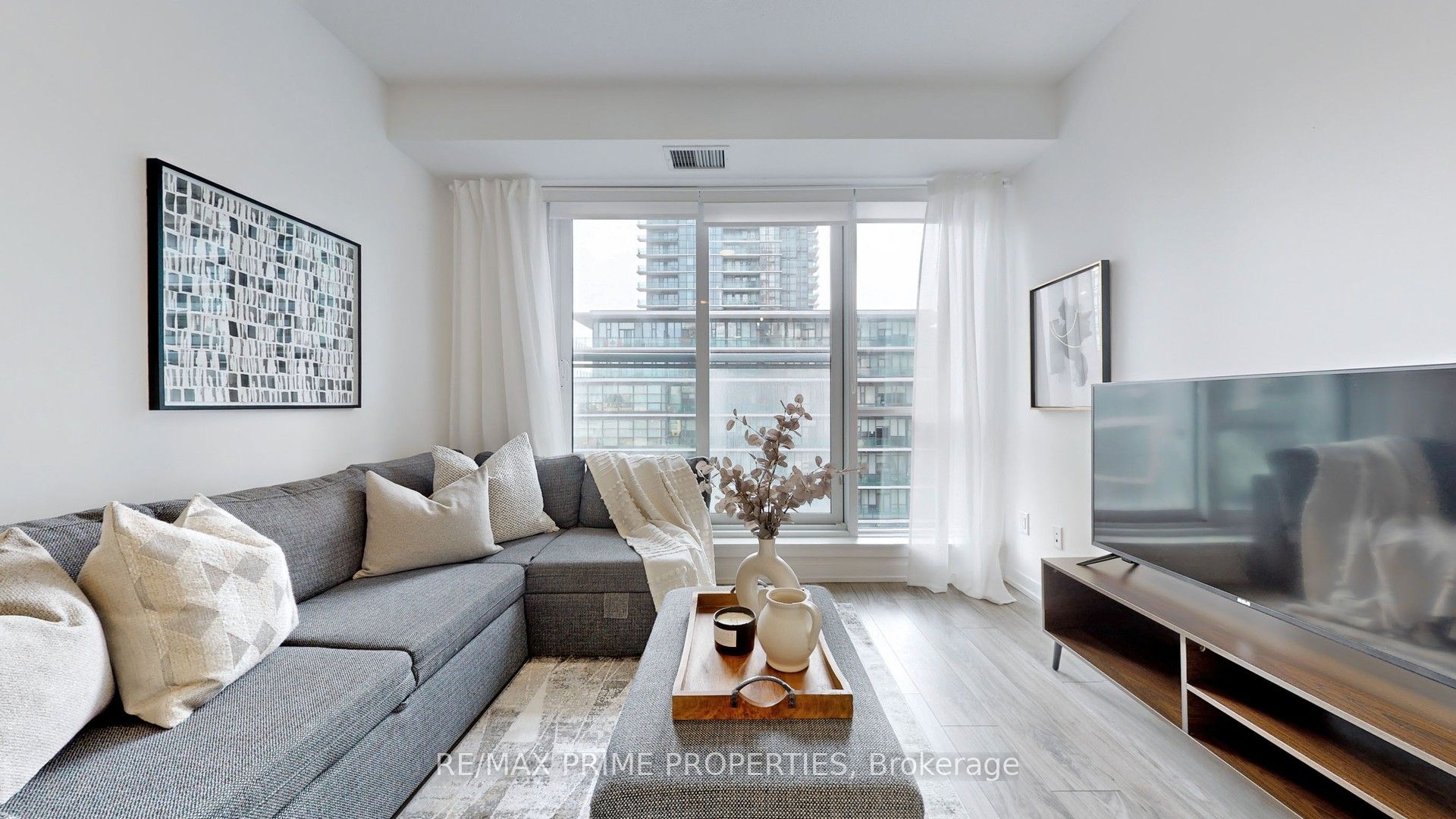 #607 - 4065 Confederation Parkway Property Photo 9
