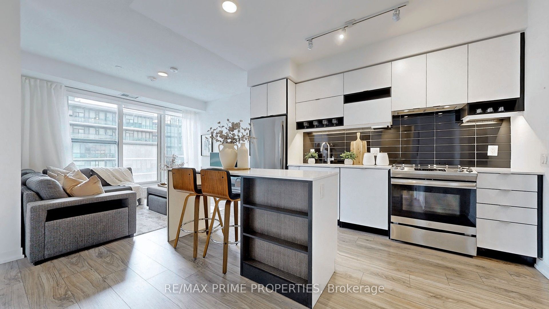 #607 - 4065 Confederation Parkway Property Photo 11