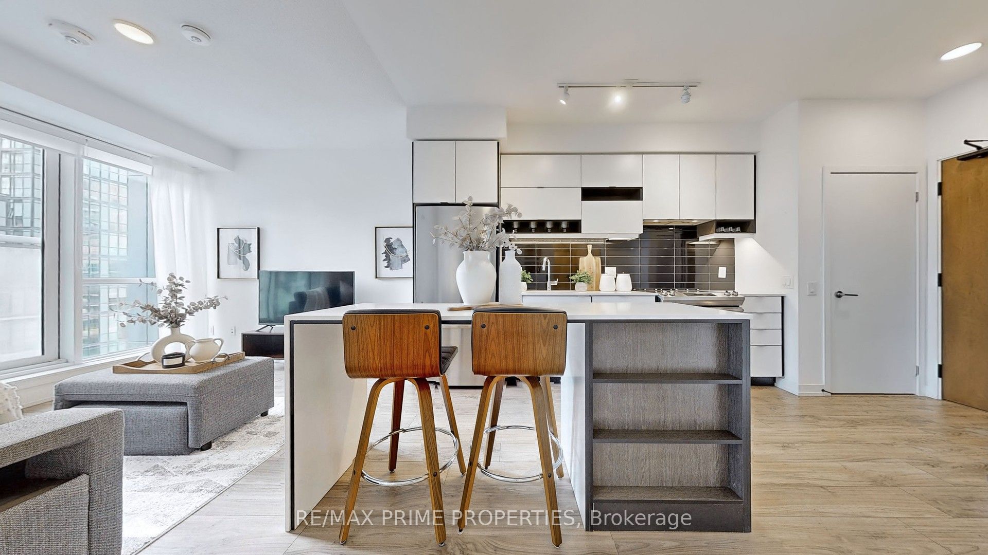 #607 - 4065 Confederation Parkway Property Photo 12