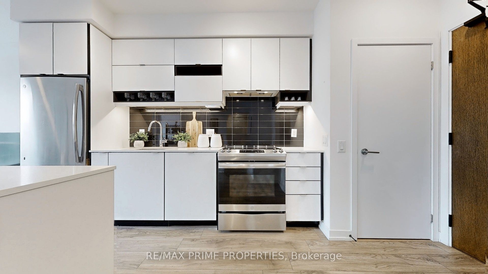 #607 - 4065 Confederation Parkway Property Photo 13