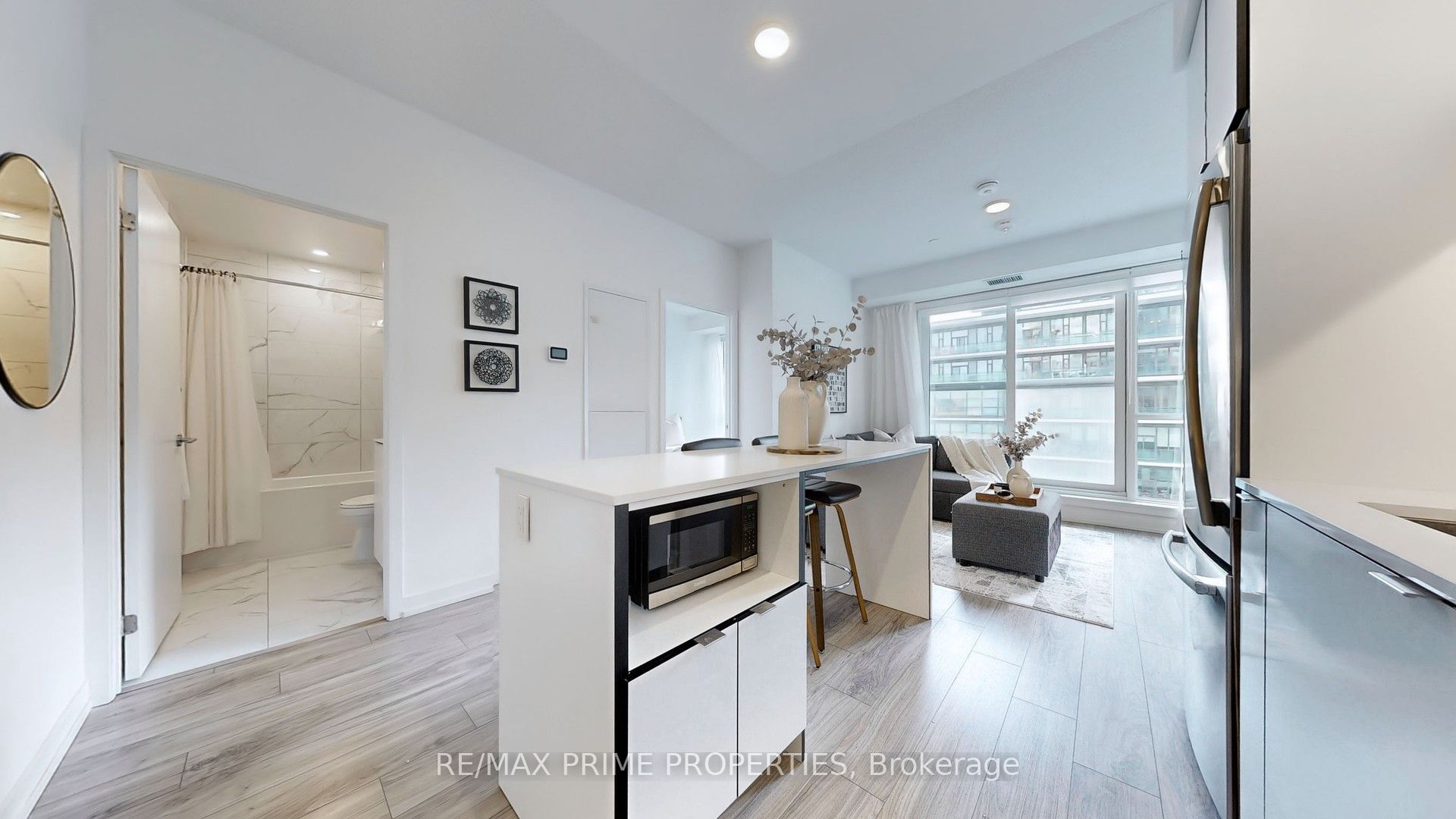 #607 - 4065 Confederation Parkway Property Photo 14