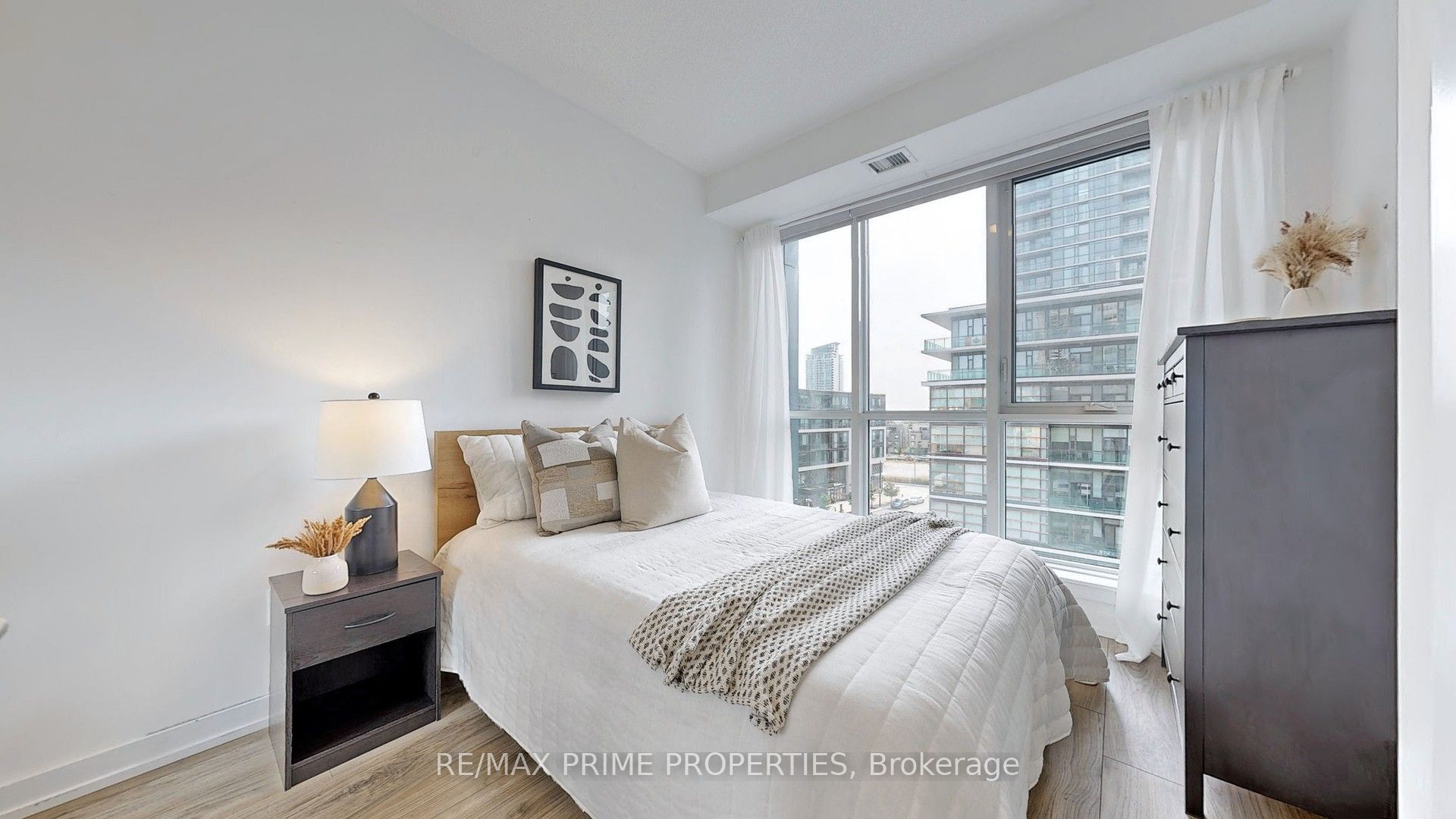 #607 - 4065 Confederation Parkway Property Photo 16