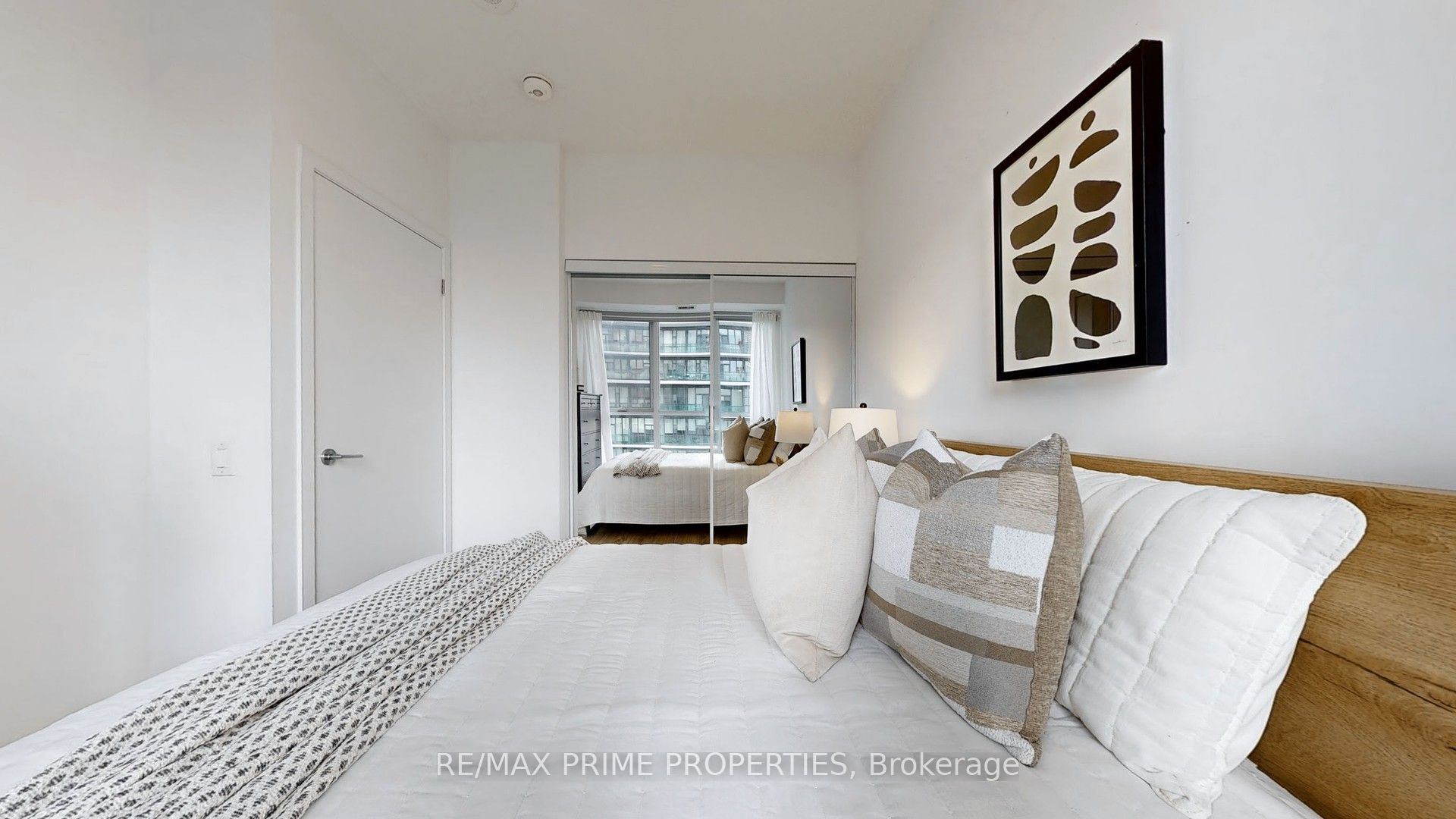 #607 - 4065 Confederation Parkway Property Photo 19