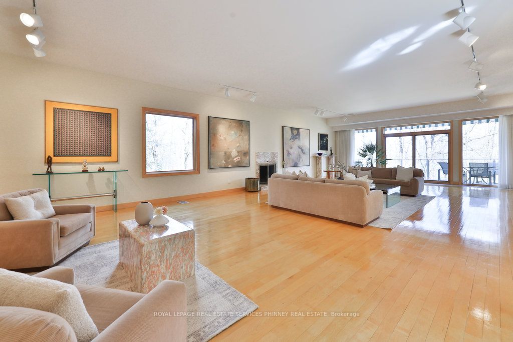 937 Whittier Crescent Property Photo 8