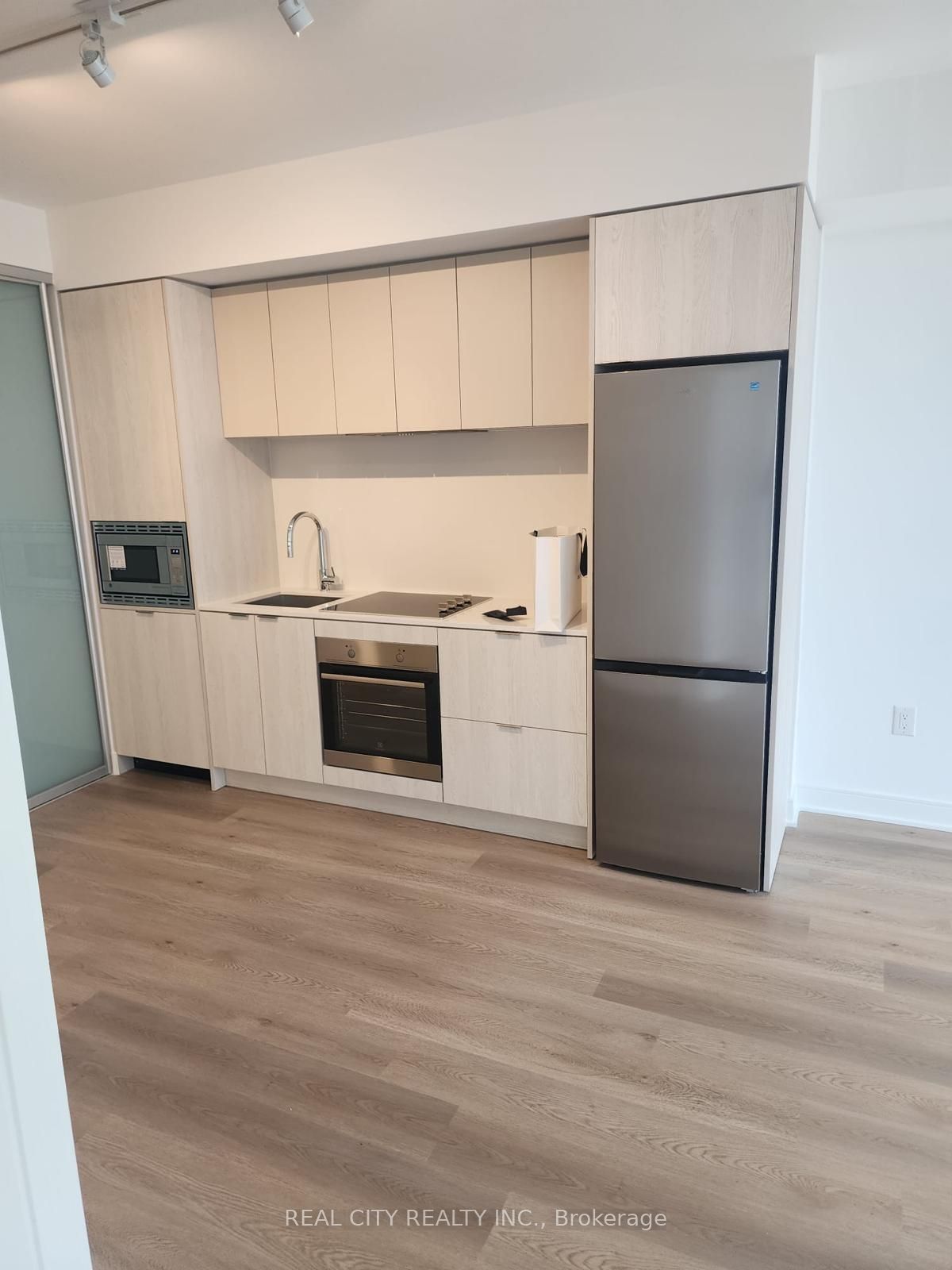 86 Dundas St E Property Photo 1