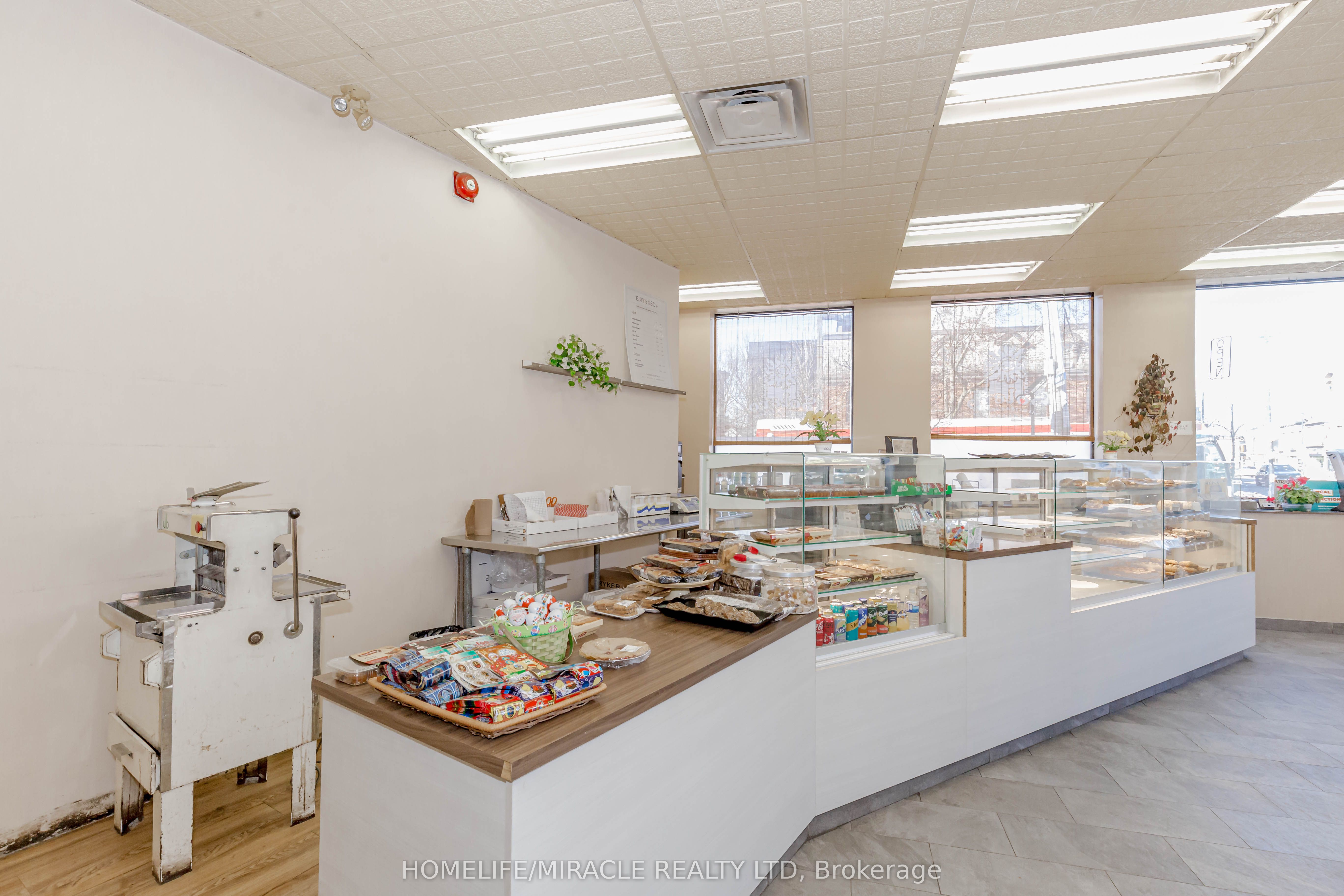 3029 Dundas Street Property Photo 8