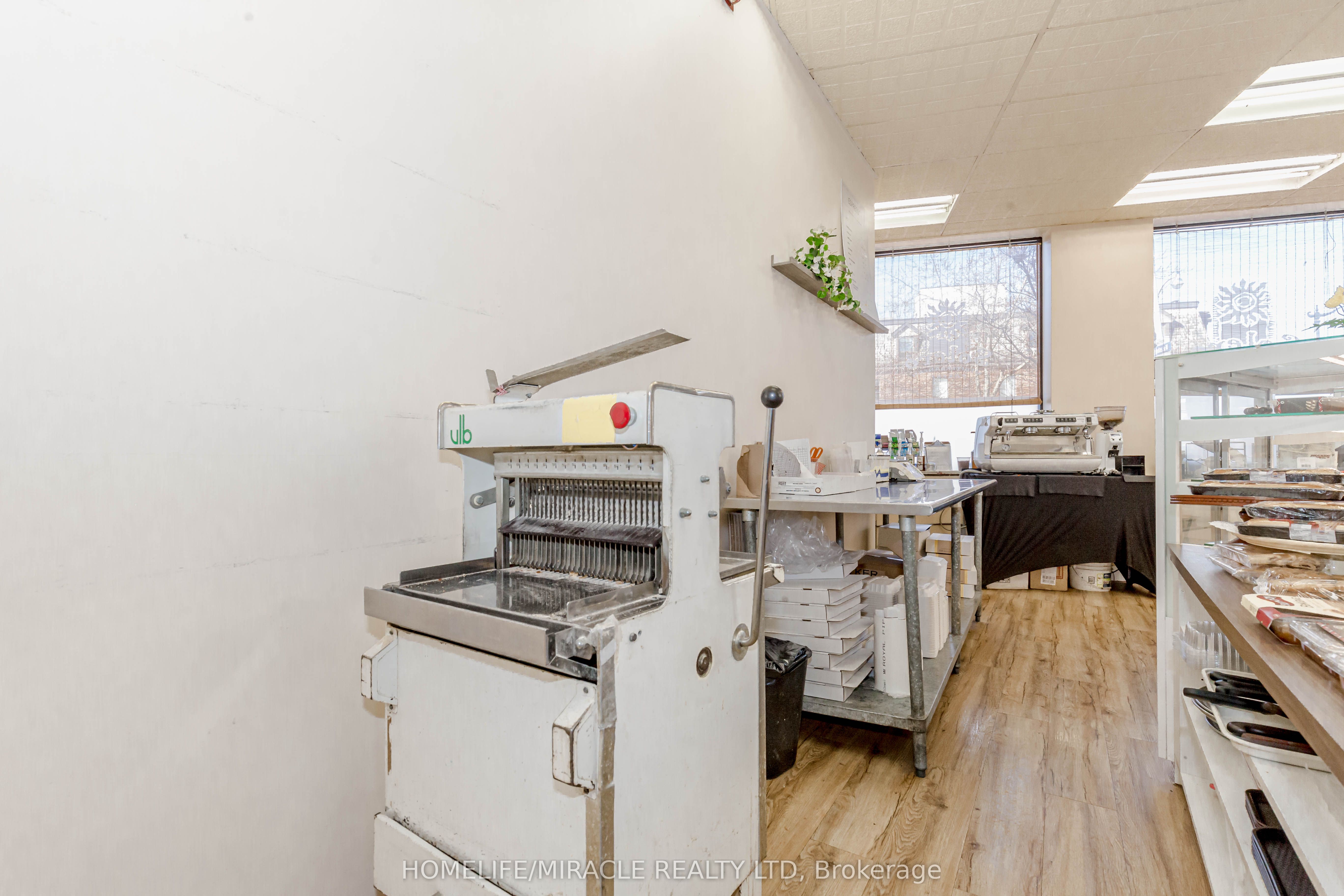 3029 Dundas Street Property Photo 15