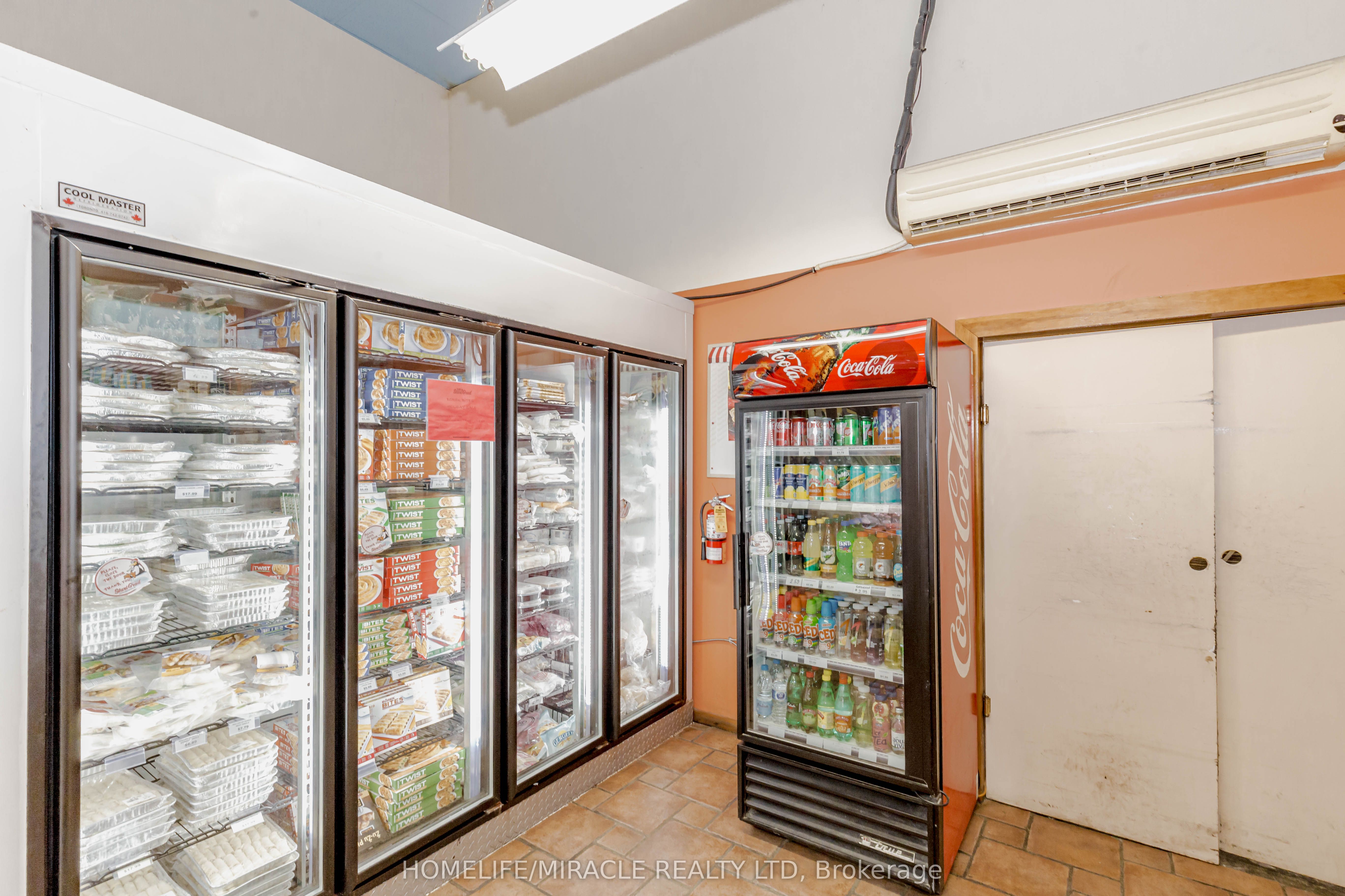 3029 Dundas Street Property Photo 34