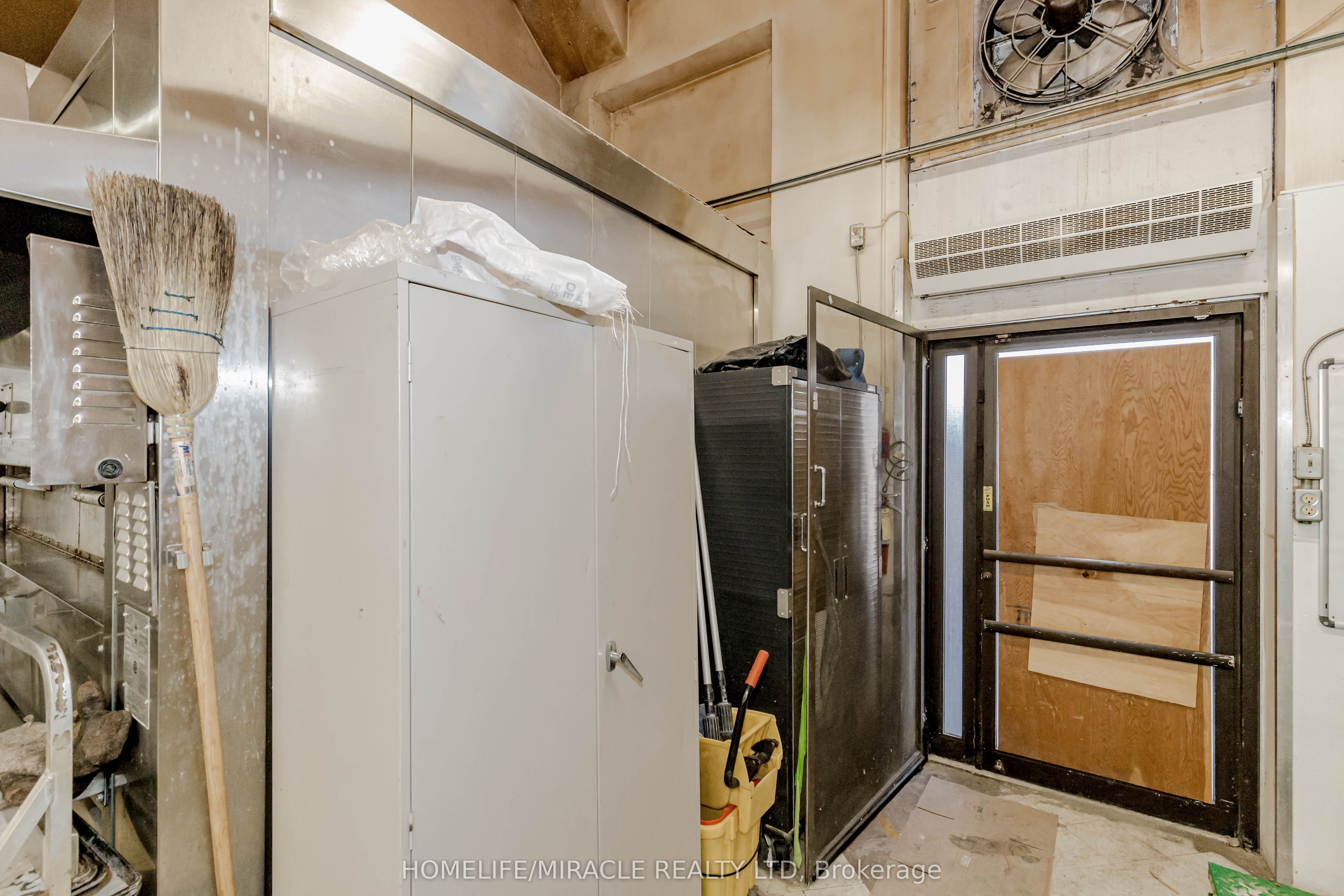 3029 Dundas Street Property Photo 36