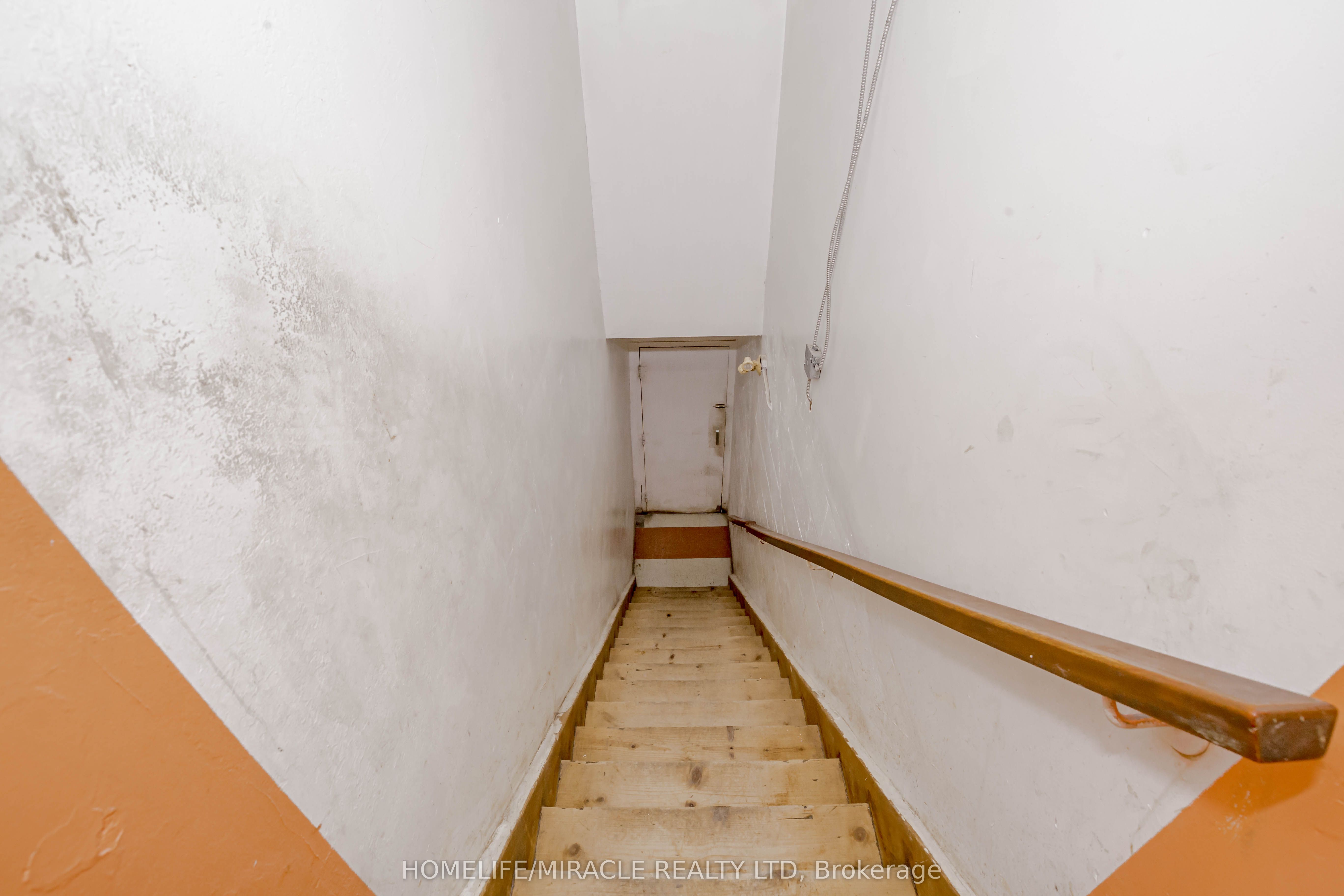 3029 Dundas Street Property Photo 42