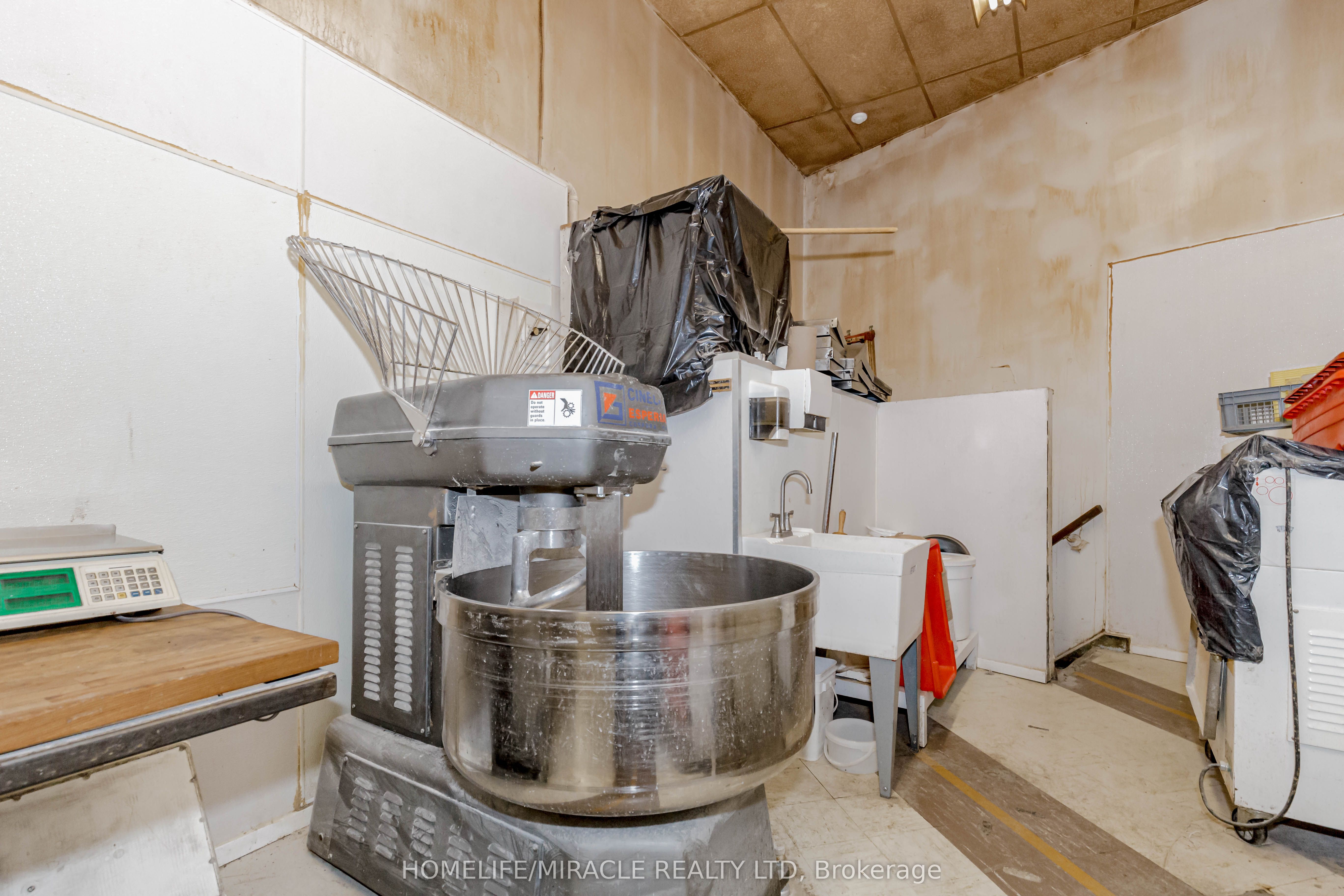 3029 Dundas Street Property Photo 43