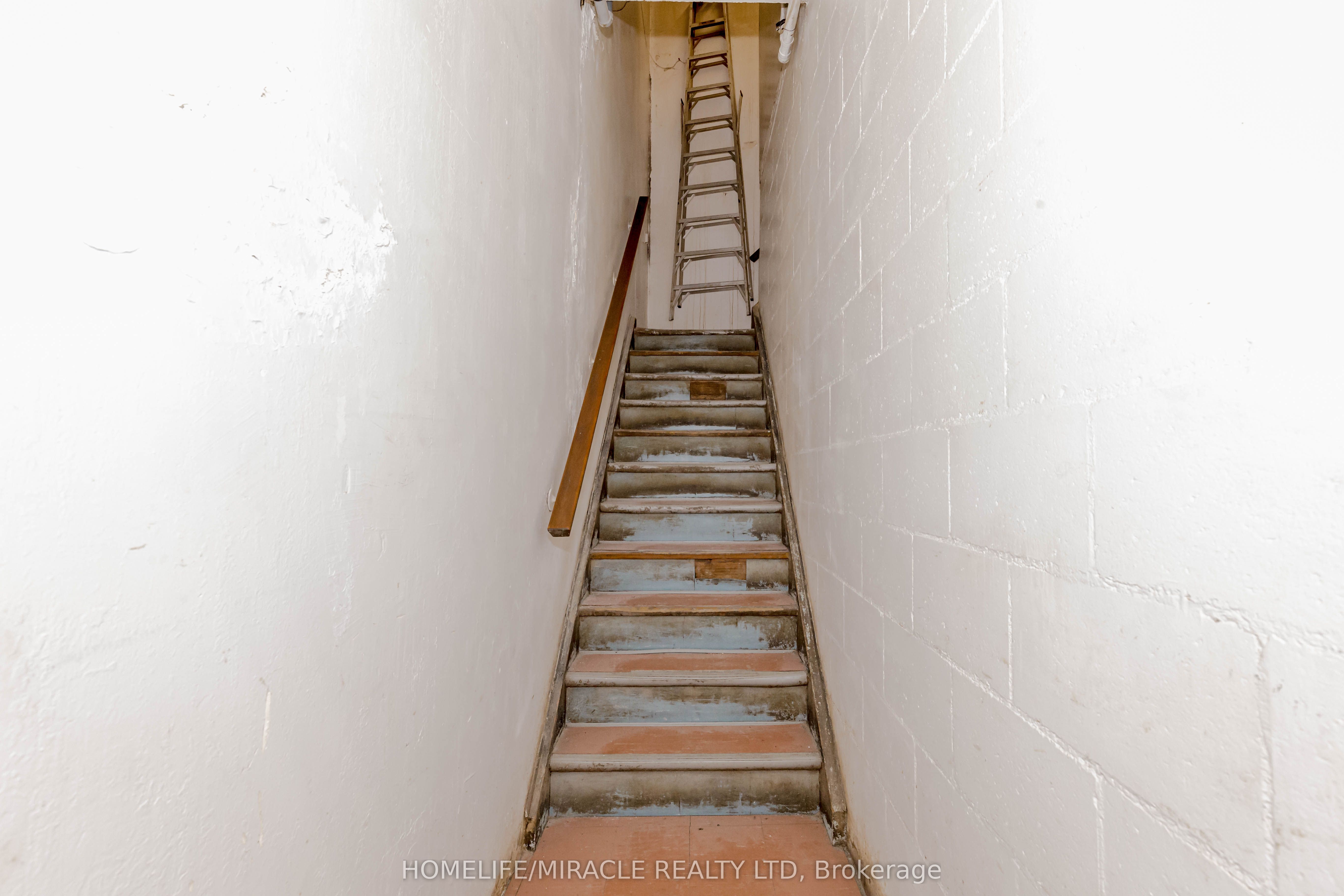 3029 Dundas Street Property Photo 45