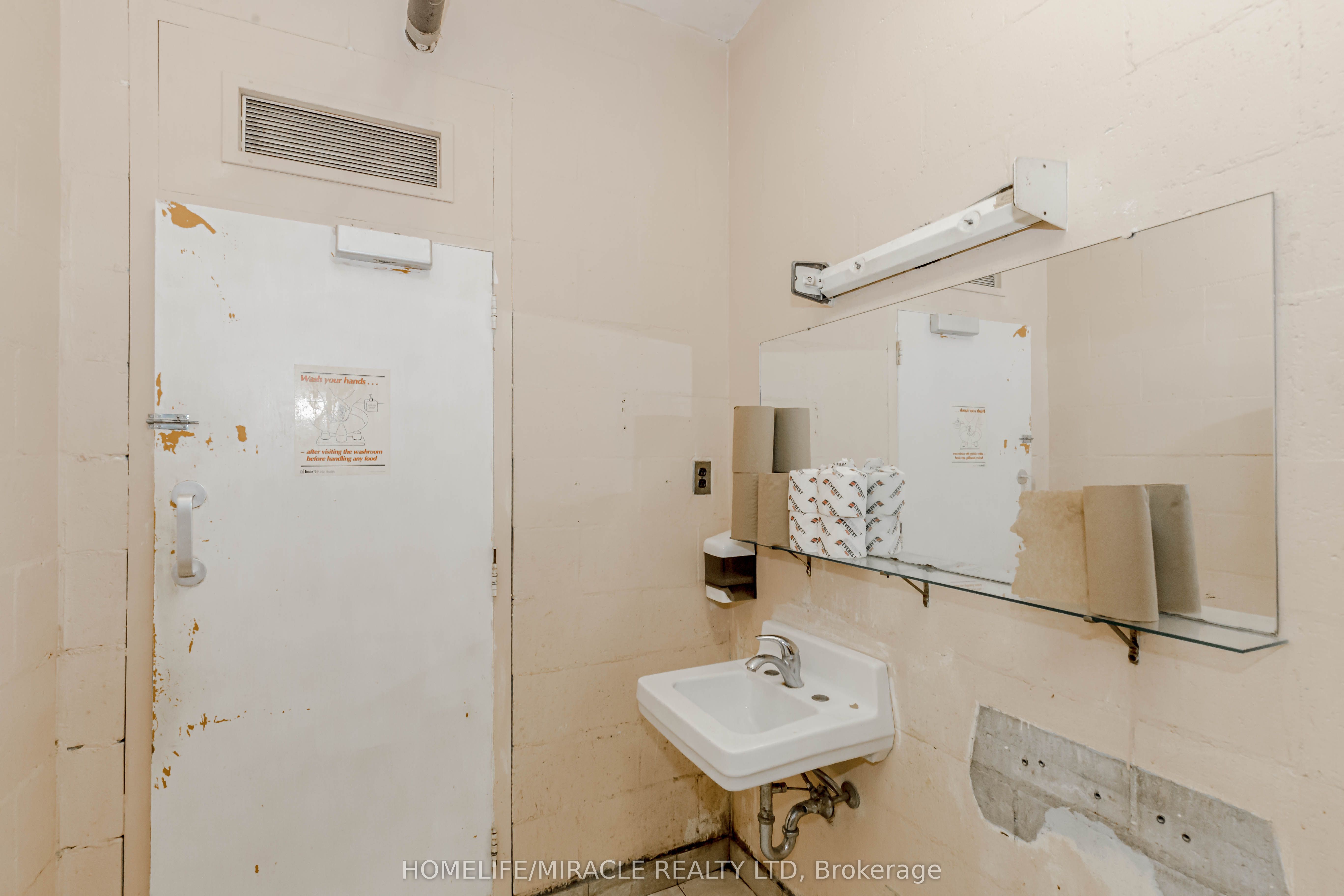3029 Dundas Street Property Photo 50