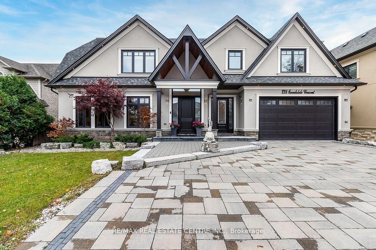 228 Tweedsdale Crescent Property Photo