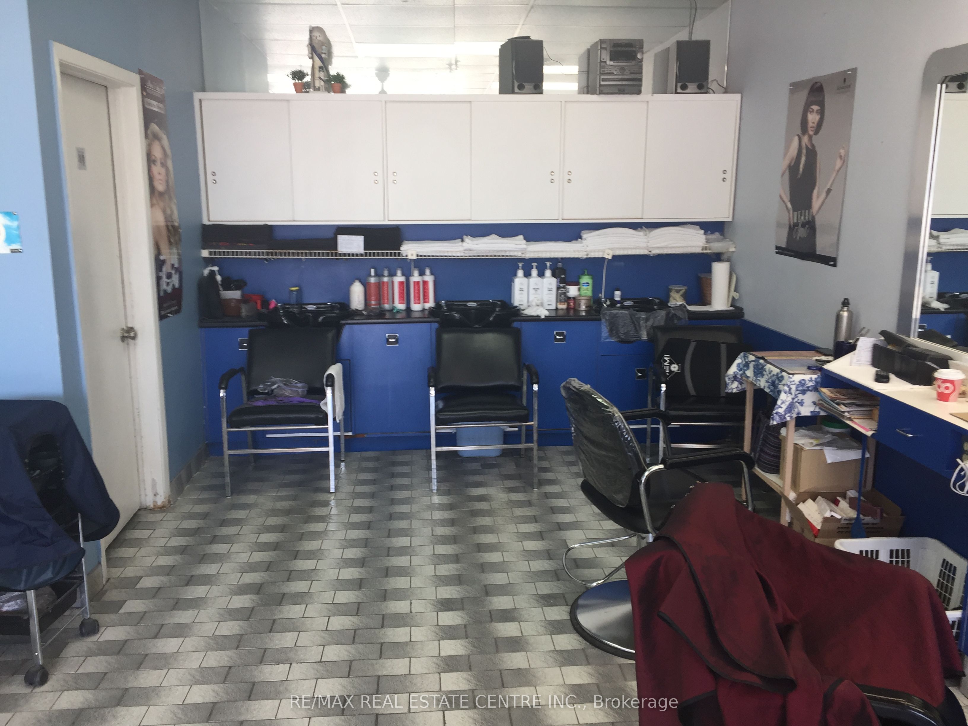 #11 - 1225 Dundas Street Property Photo 2