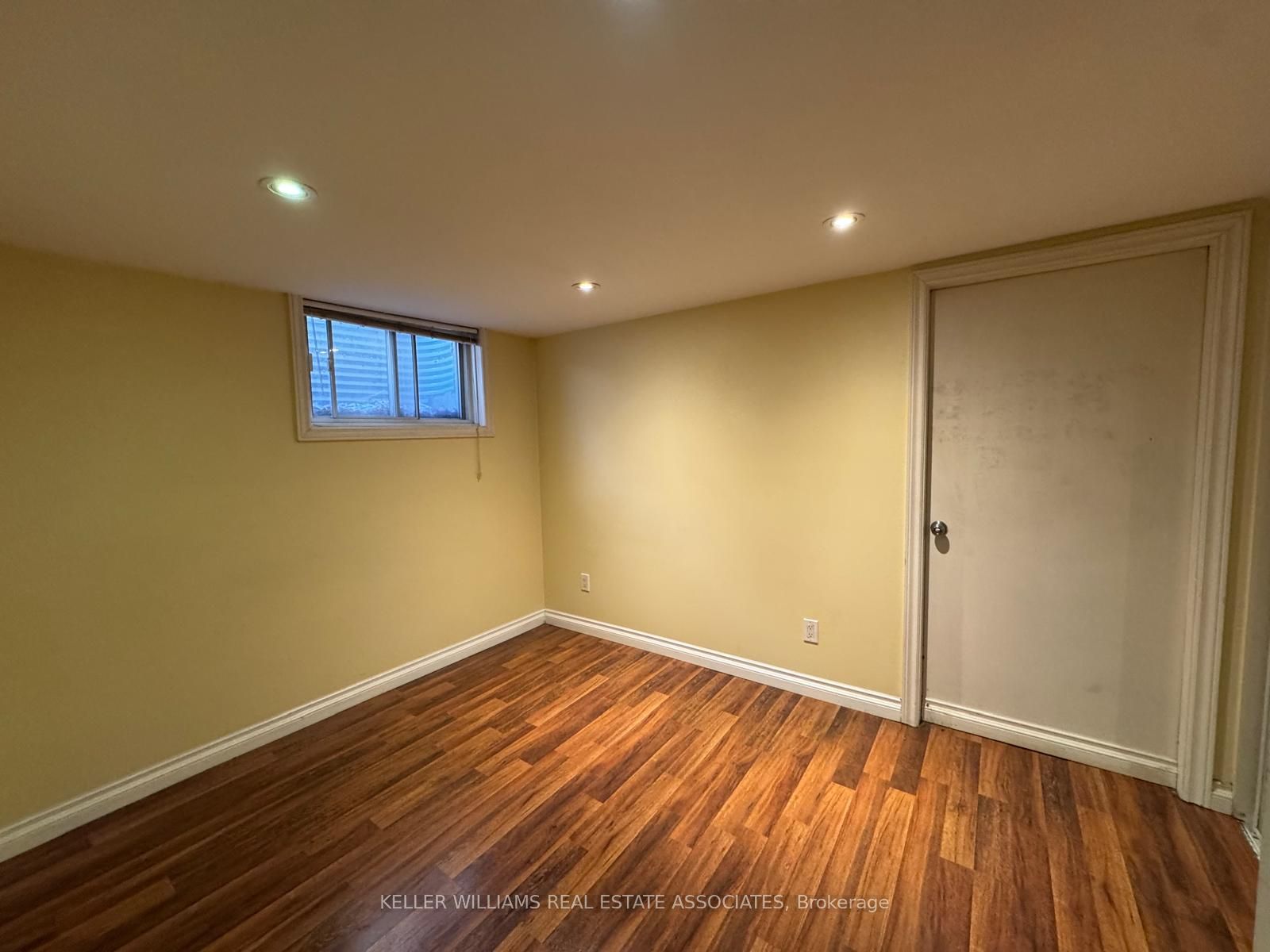 308 Lakeshore Road E Lower Level Property Photo 2