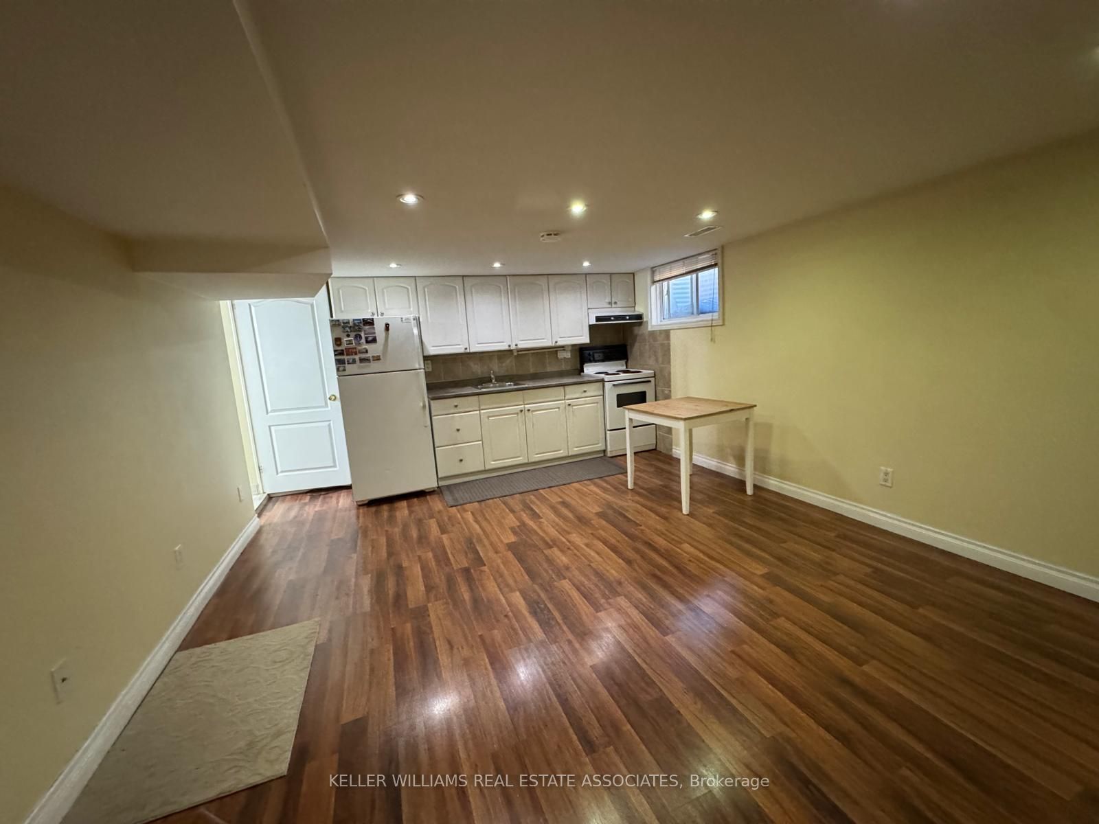308 Lakeshore Road E Lower Level Property Photo 3