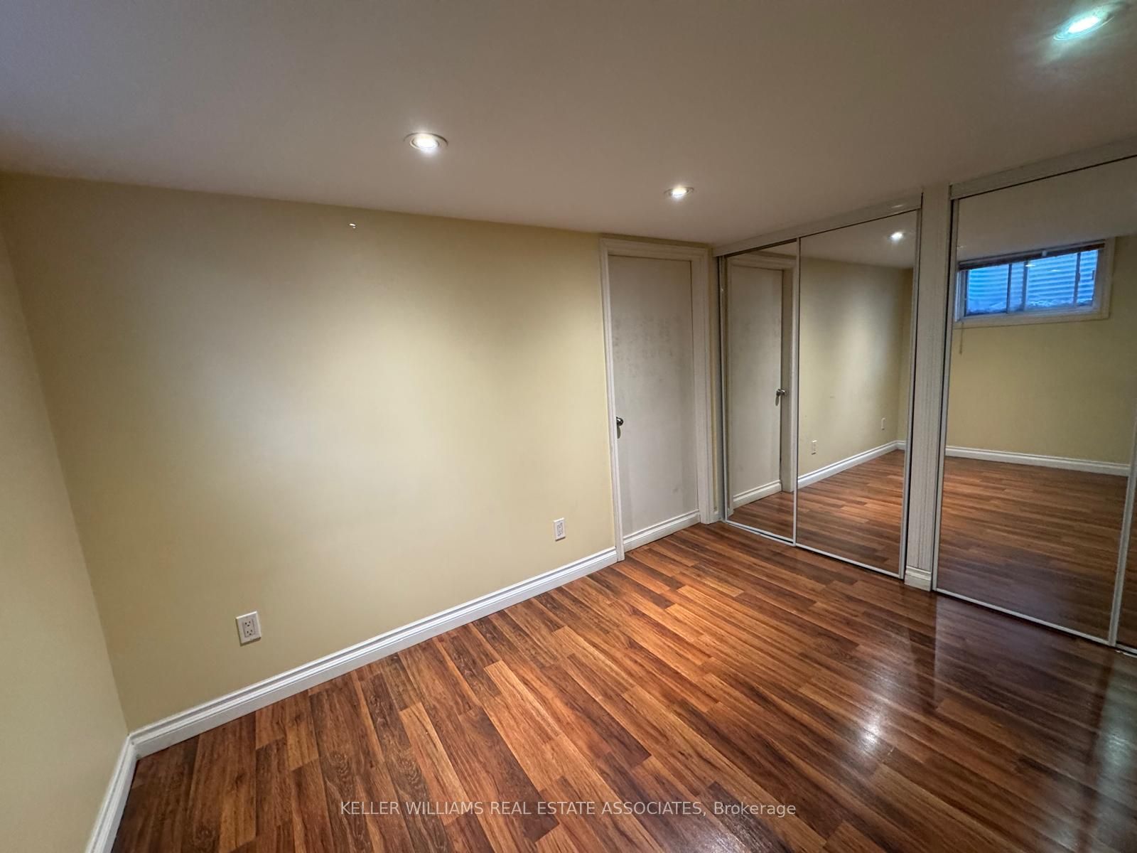 308 Lakeshore Road E Lower Level Property Photo 5