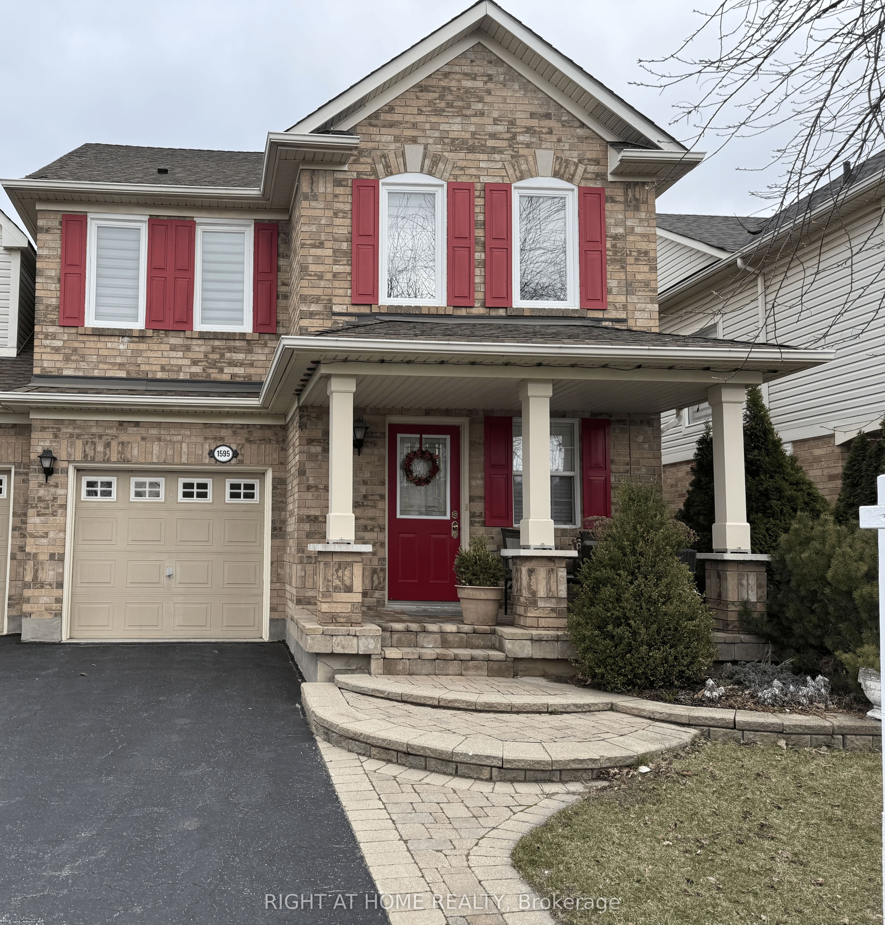 1595 Cartwright Cres Property Photo
