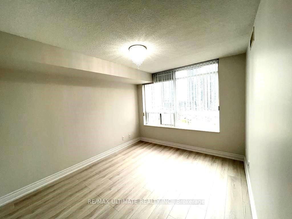 #1401 - 310 Burnhamthorpe Road Property Photo 8