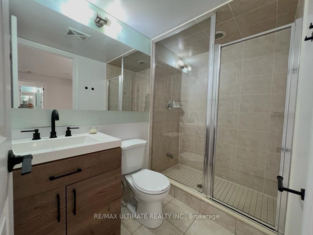 #1401 - 310 Burnhamthorpe Road Property Photo 9