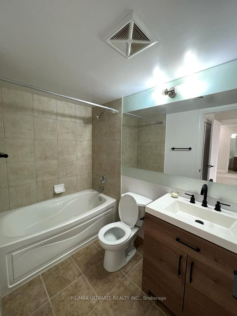 #1401 - 310 Burnhamthorpe Road Property Photo 12
