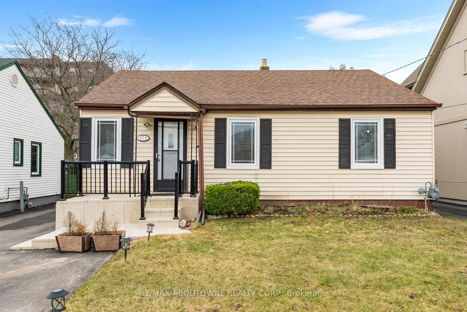 372 Bartos Dr Property Photo