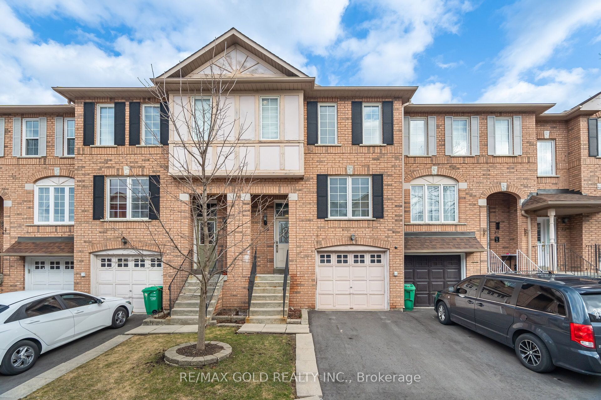 2 Clay Brick Ct Property Photo
