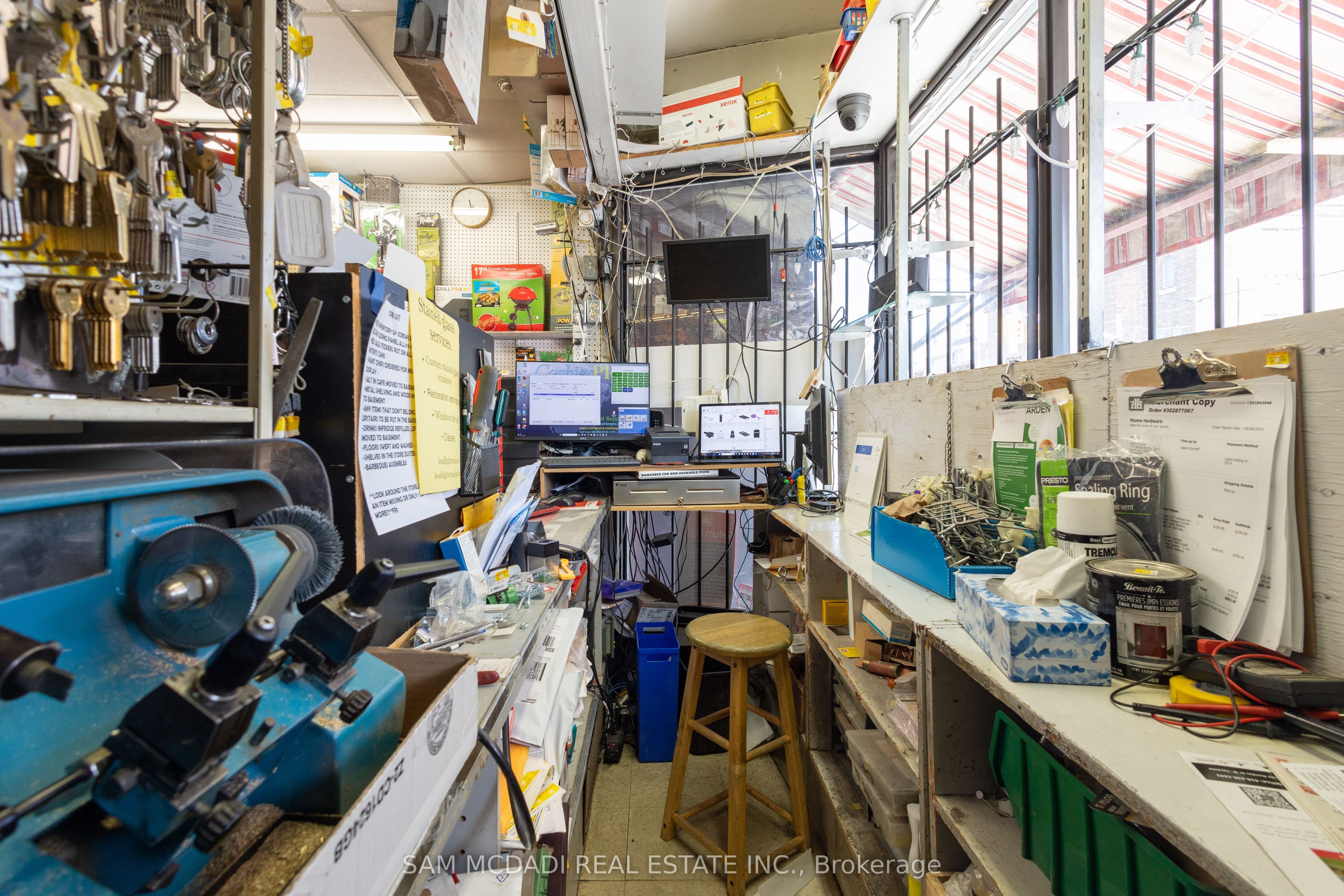 1212 Dufferin Street Property Photo 4
