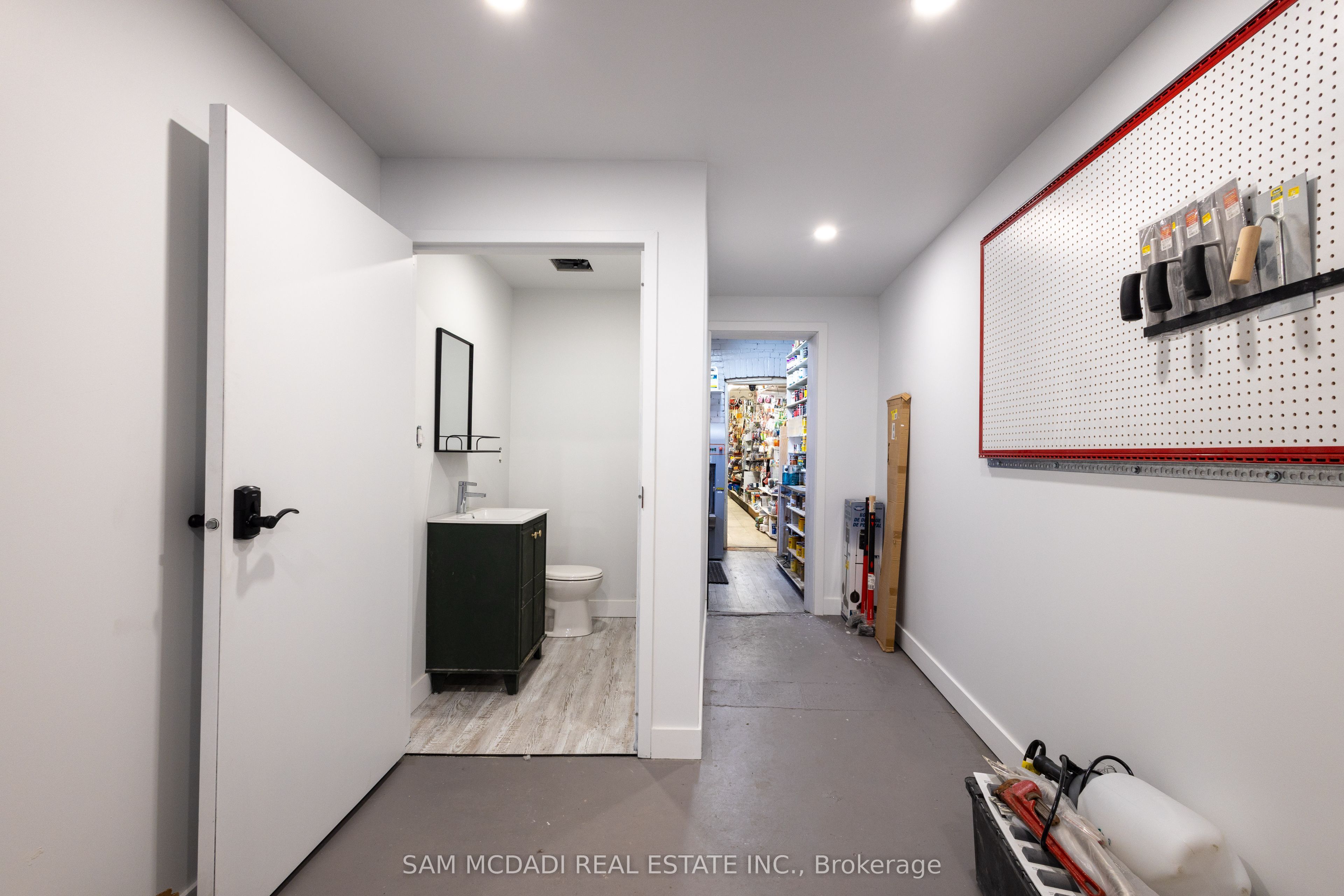 1212 Dufferin Street Property Photo 9