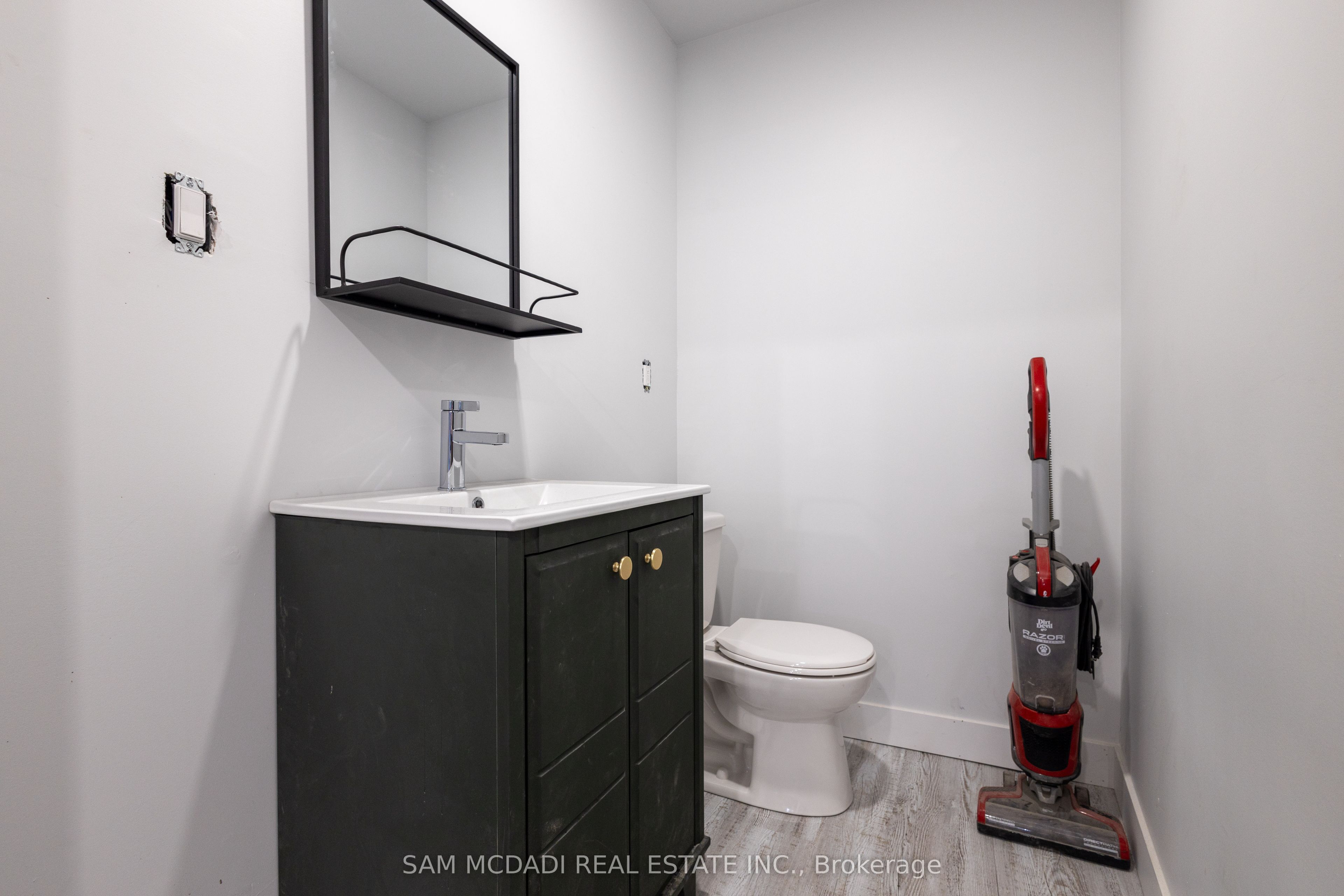1212 Dufferin Street Property Photo 10
