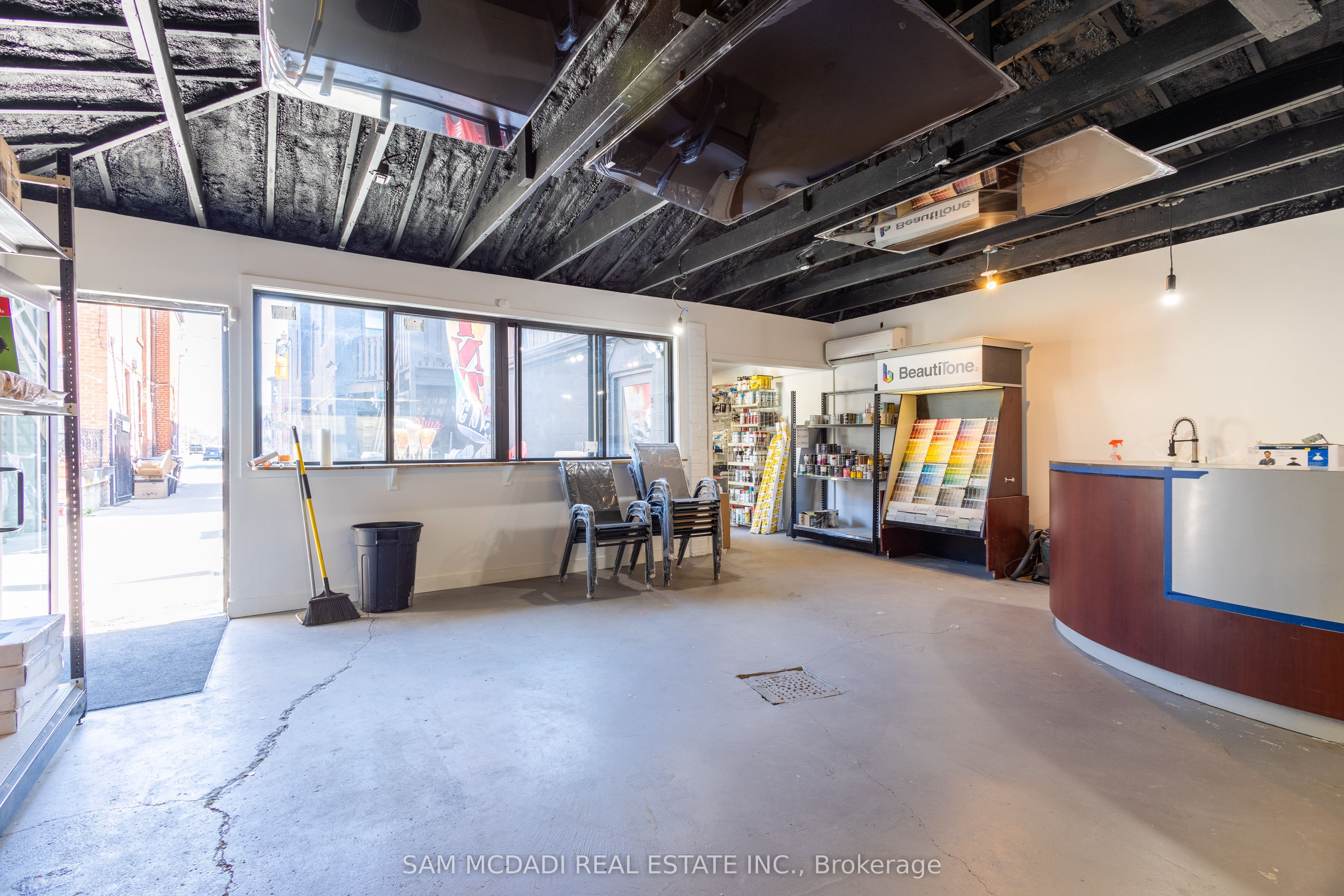 1212 Dufferin Street Property Photo 14