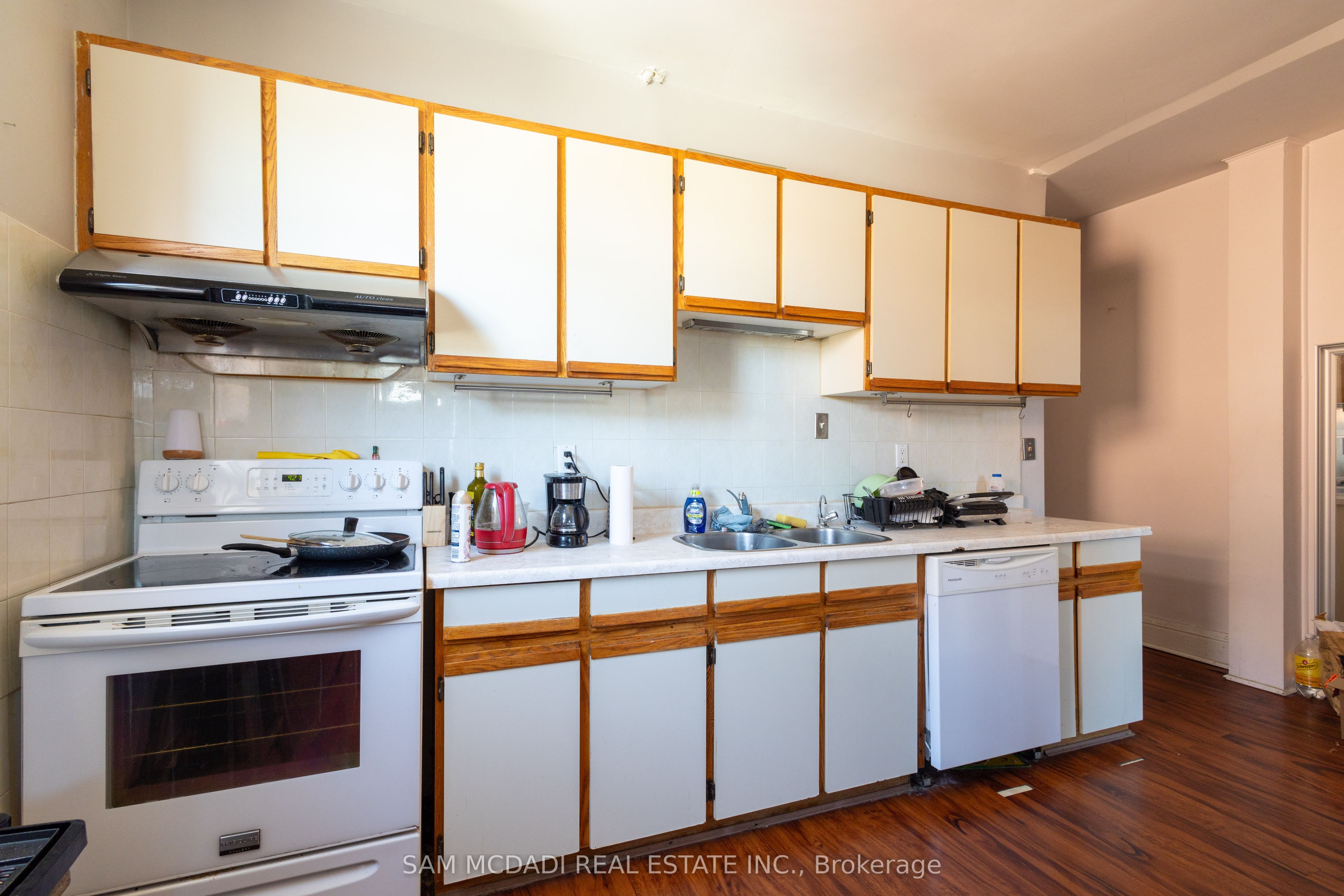 1212 Dufferin Street Property Photo 24