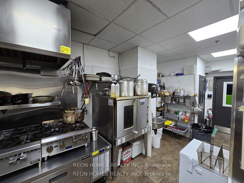399 Elizabeth Street Property Photo 4