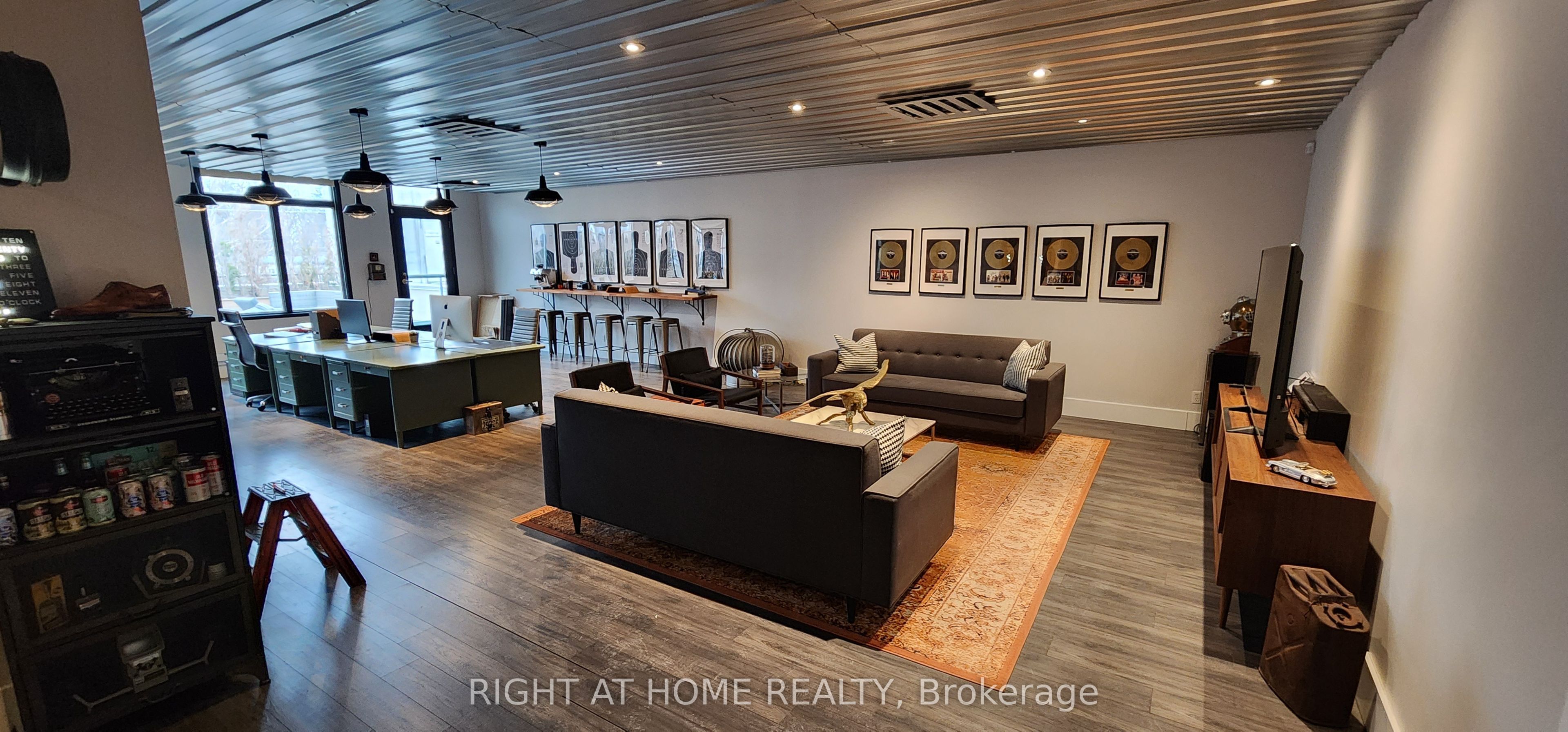 #203 - 334 Lakeshore Road Property Photo 3