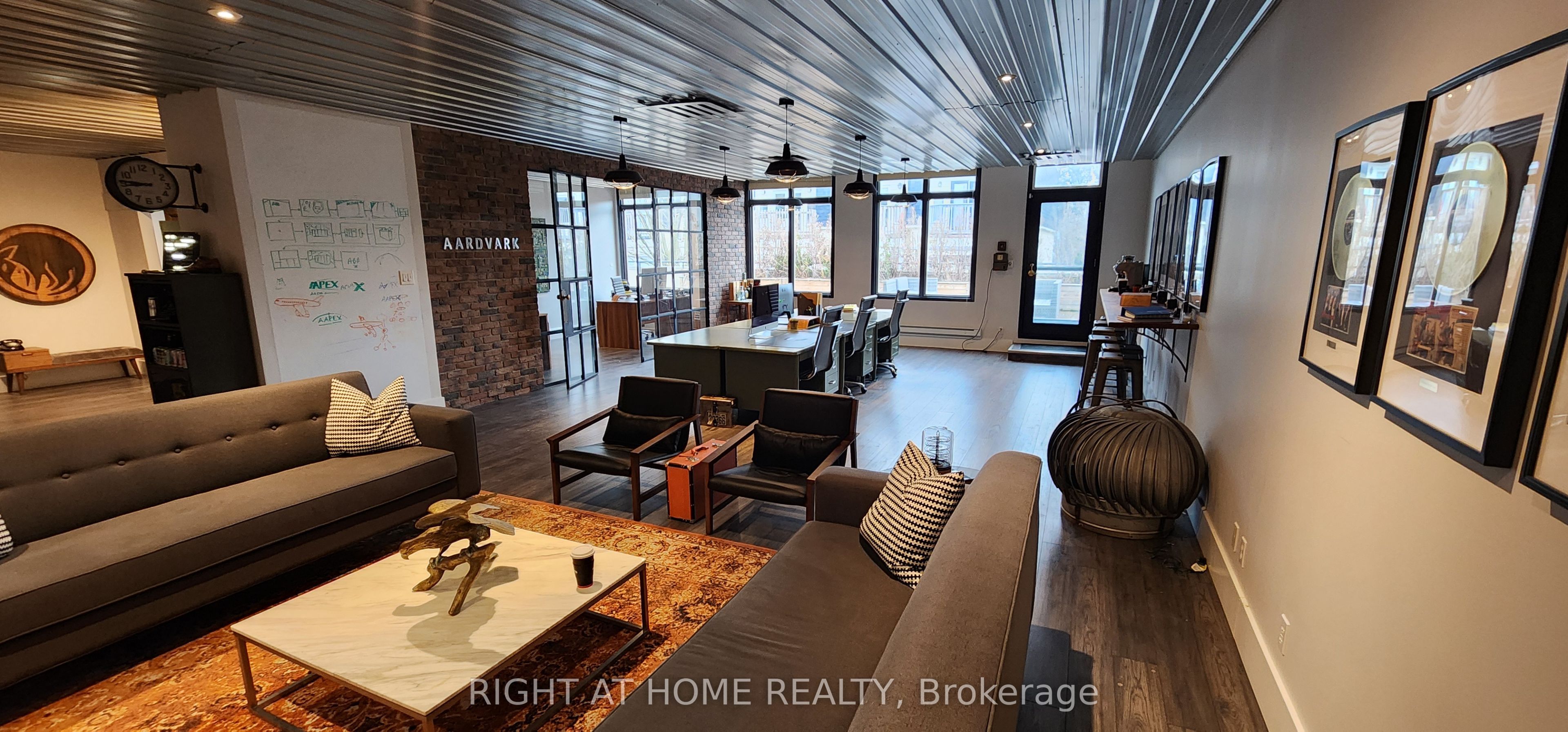 #203 - 334 Lakeshore Road Property Photo 6