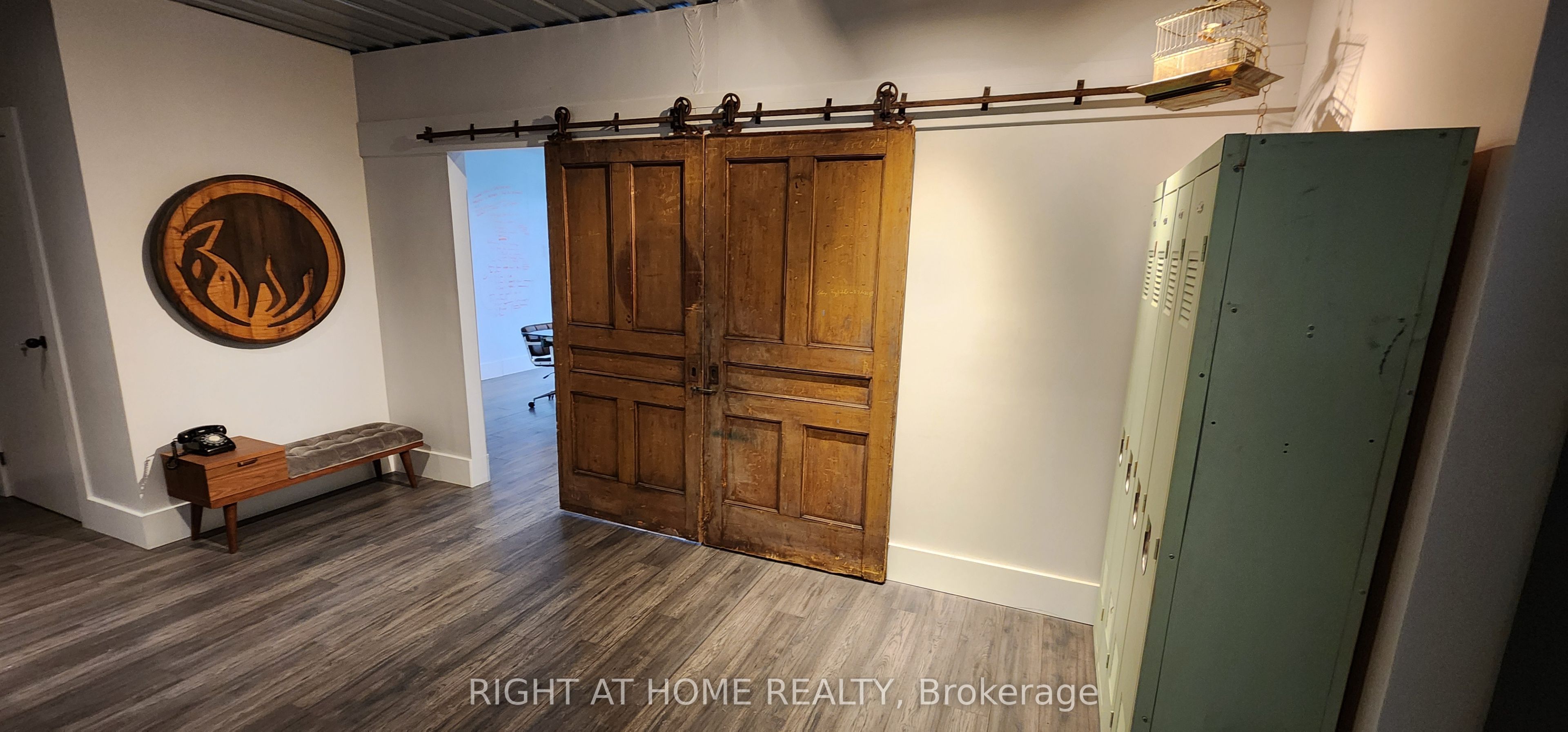 #203 - 334 Lakeshore Road Property Photo 7