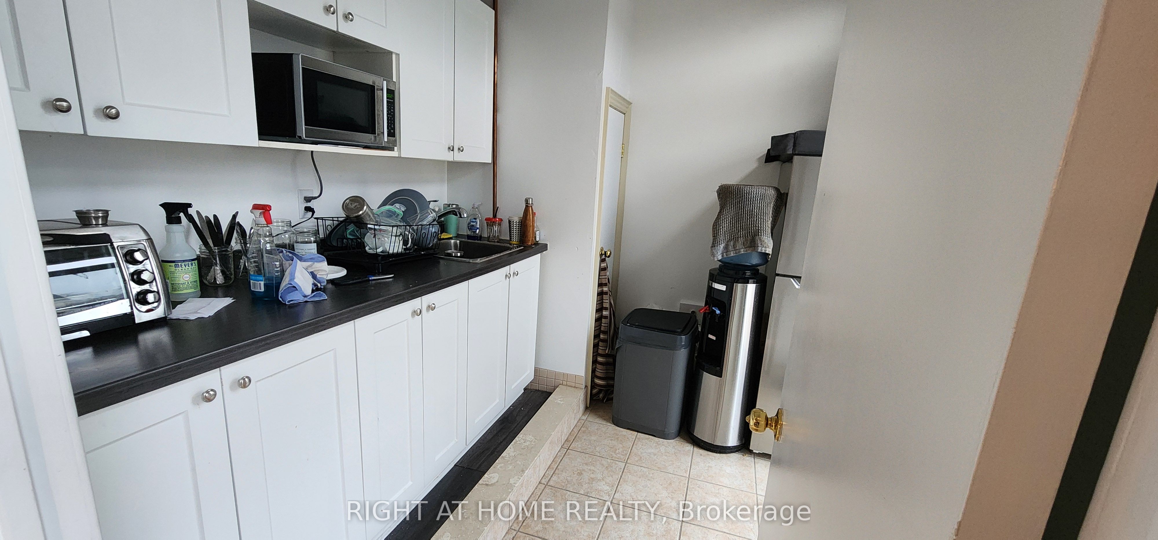 #203 - 334 Lakeshore Road Property Photo 10