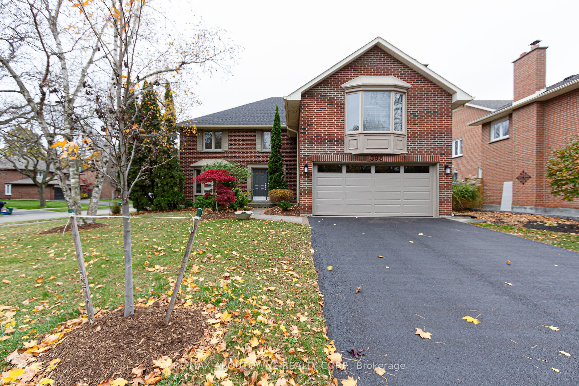 398 Barclay Crescent Property Photo