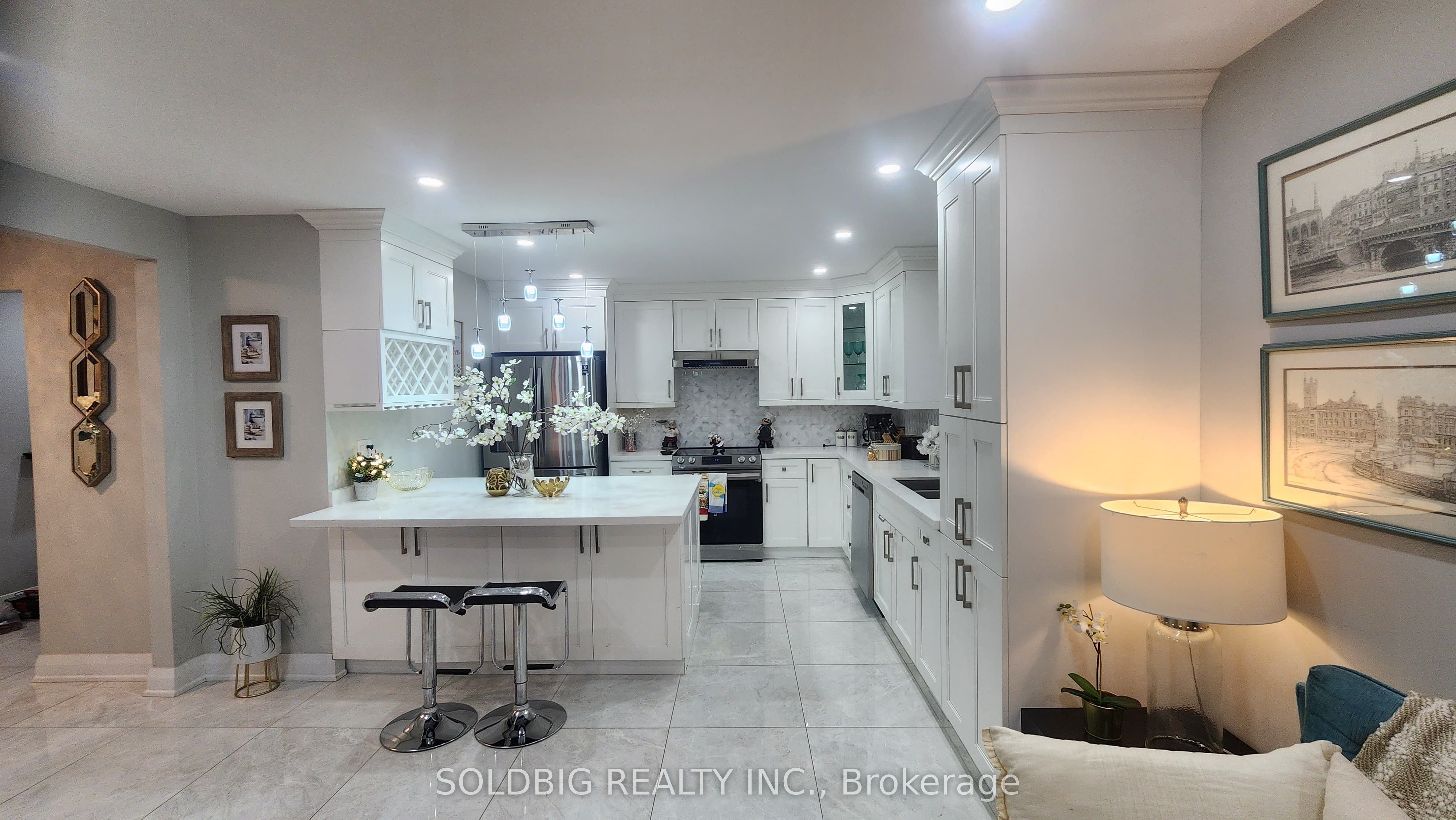 4079 Trapper Crescent Upper Property Photo 15